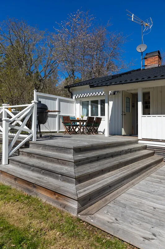 1960s Swedish Retreat: 3-Bedroom Home with Expansive Garden Near Stockholm - Image 5