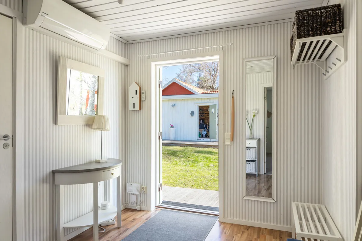1960s Swedish Retreat: 3-Bedroom Home with Expansive Garden Near Stockholm - View image 14 of 31