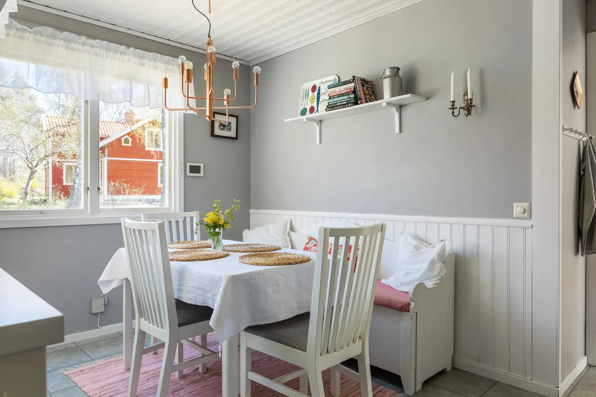 1960s Swedish Retreat: 3-Bedroom Home with Expansive Garden Near Stockholm - View image 20 of 31