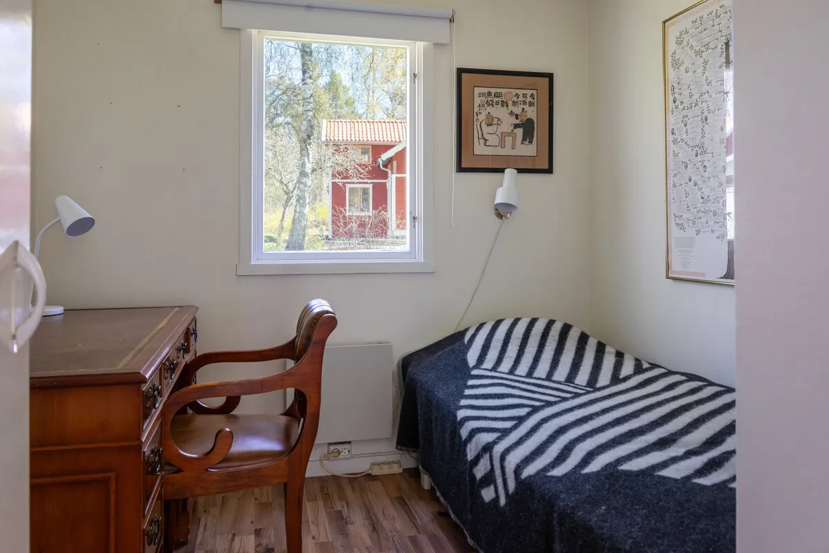 1960s Swedish Retreat: 3-Bedroom Home with Expansive Garden Near Stockholm - View image 24 of 31