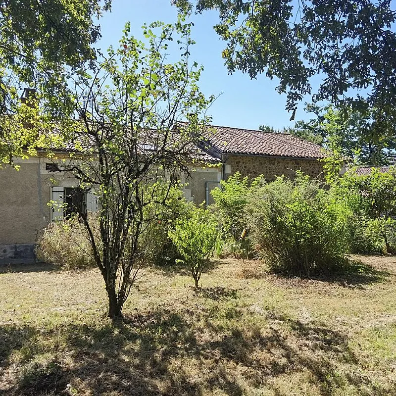 1850 French Farmhouse with Expansive Grounds Near Saint Pardoux la Rivière