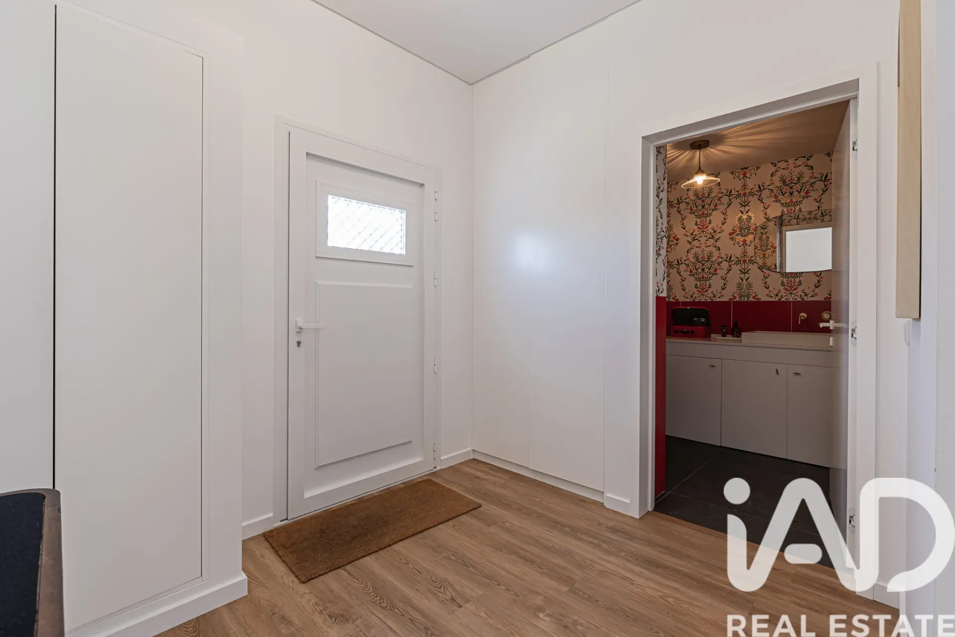 Modern 4-Bedroom House with Garden and Terrace in Lagoa, Portugal - View image 11 of 40