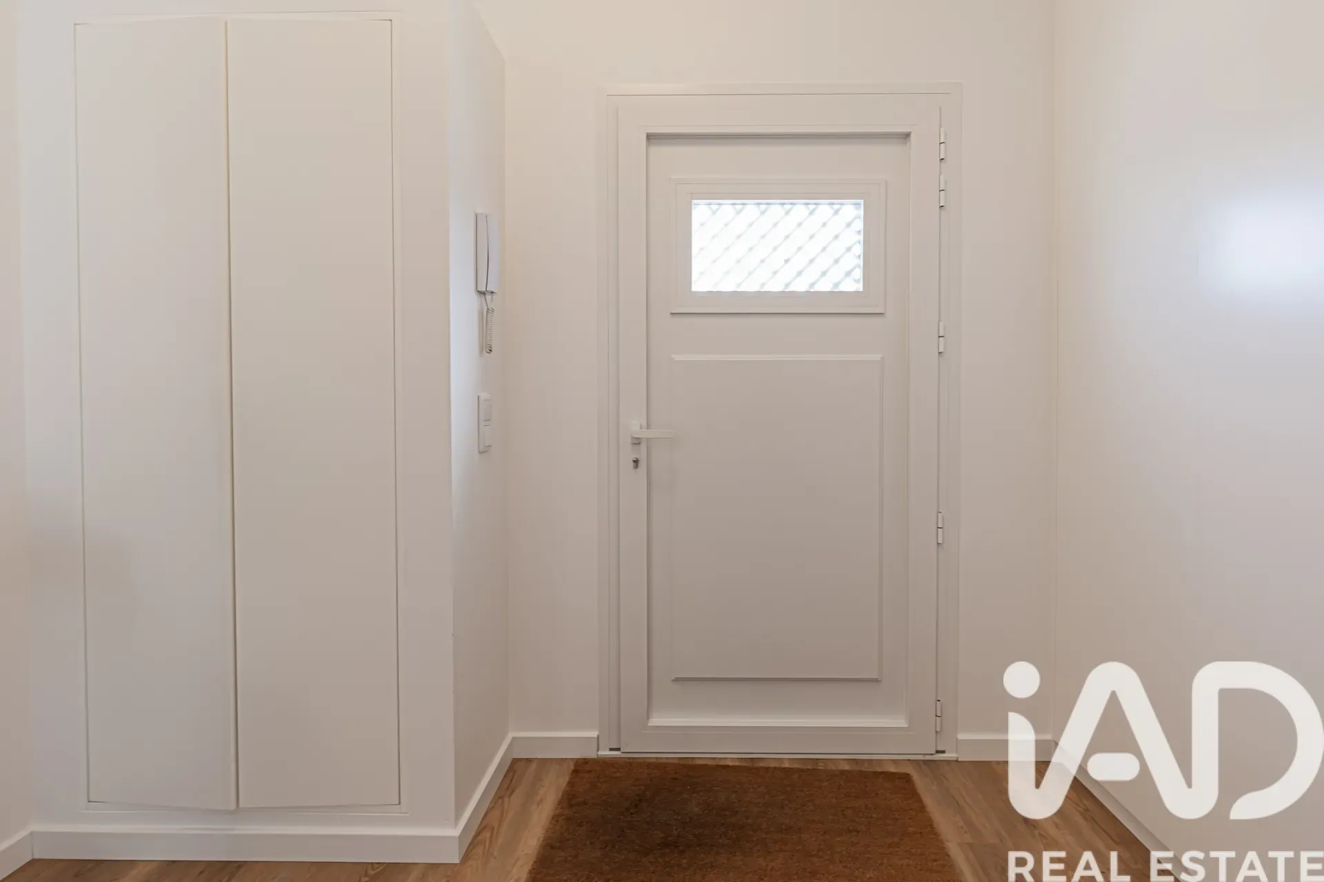 Modern 4-Bedroom House with Garden and Terrace in Lagoa, Portugal - View image 12 of 40