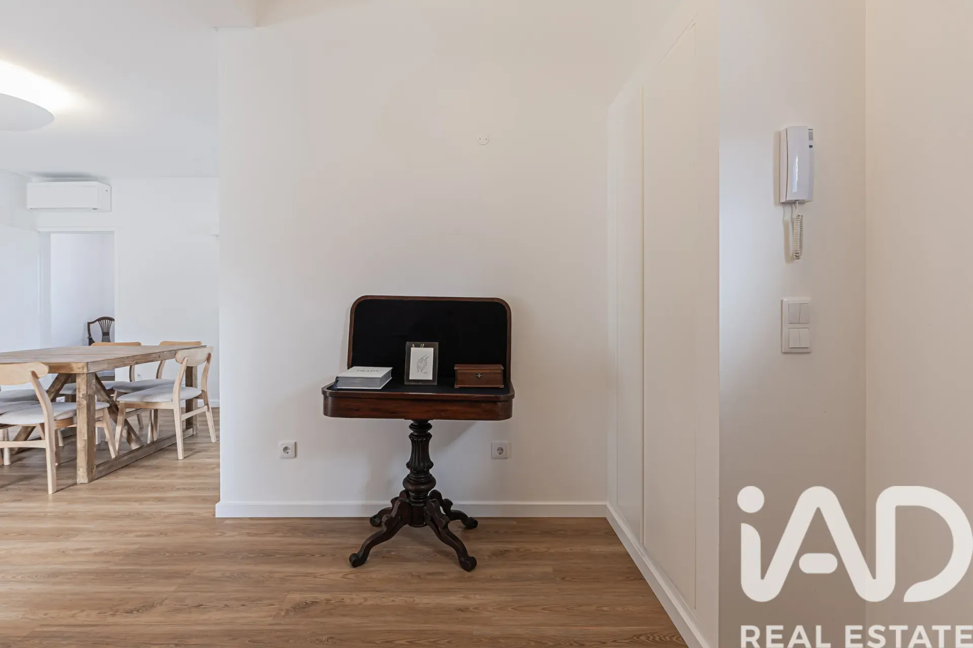 Modern 4-Bedroom House with Garden and Terrace in Lagoa, Portugal - View image 13 of 40