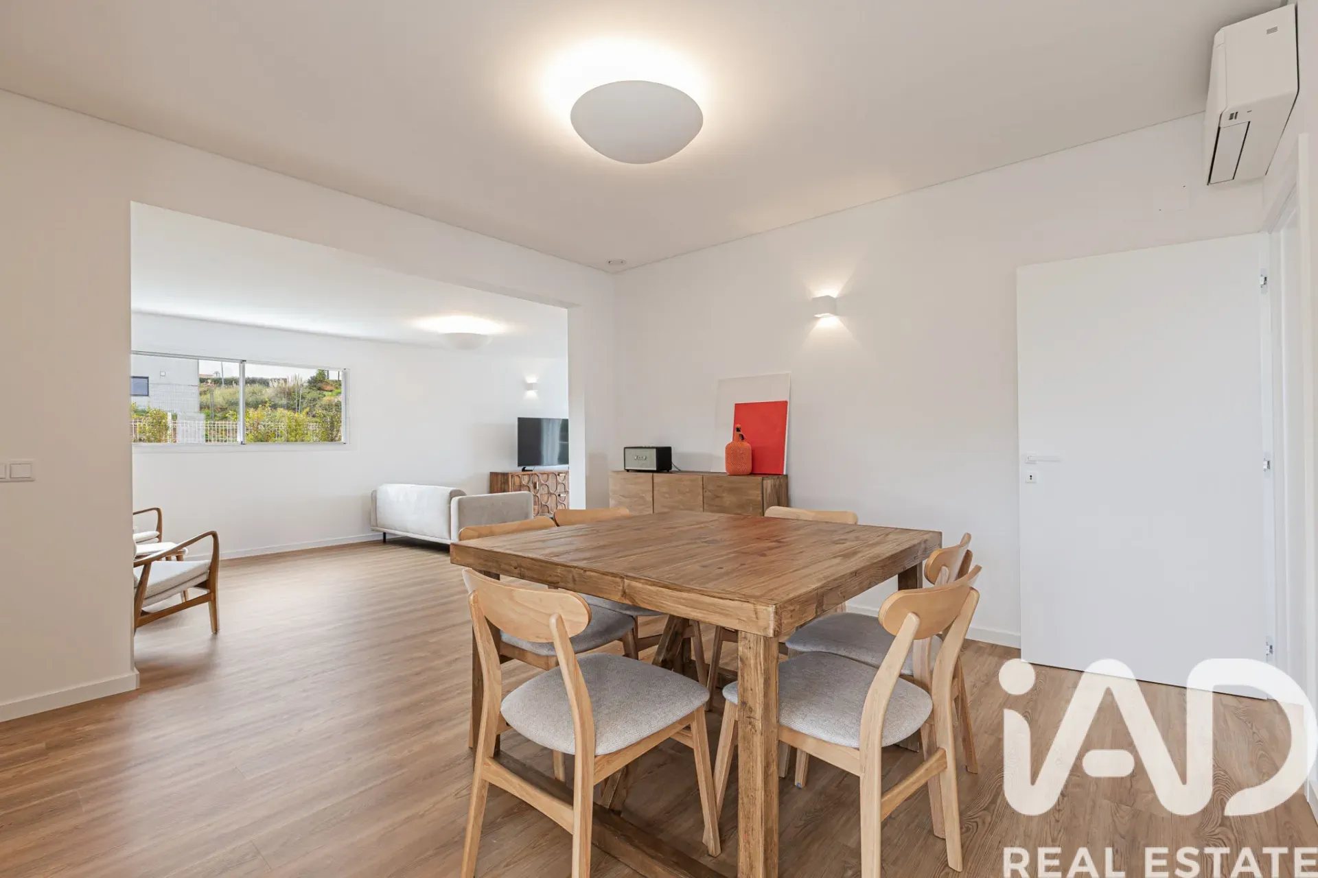 Modern 4-Bedroom House with Garden and Terrace in Lagoa, Portugal - View image 17 of 40