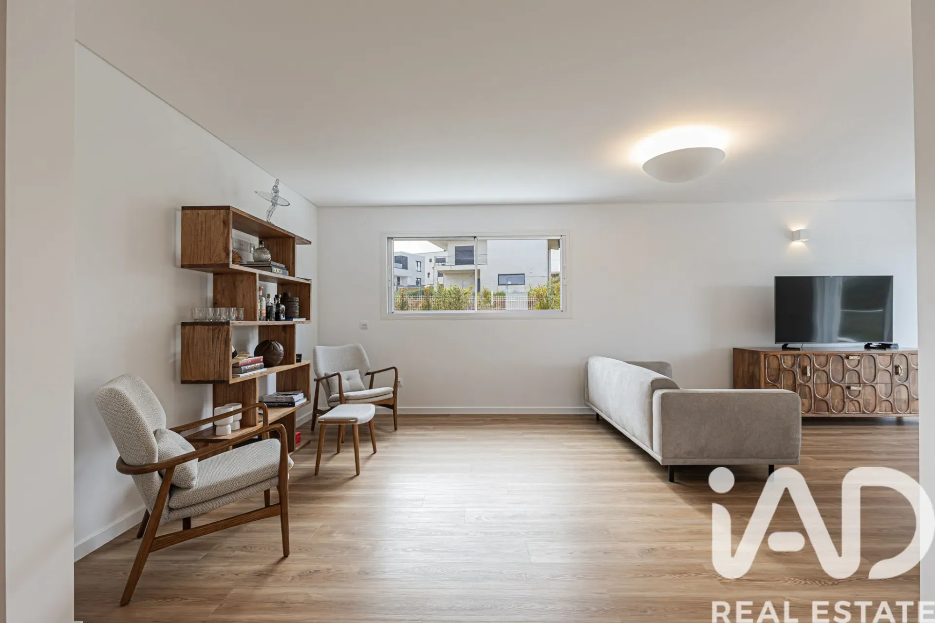 Modern 4-Bedroom House with Garden and Terrace in Lagoa, Portugal - View image 18 of 40