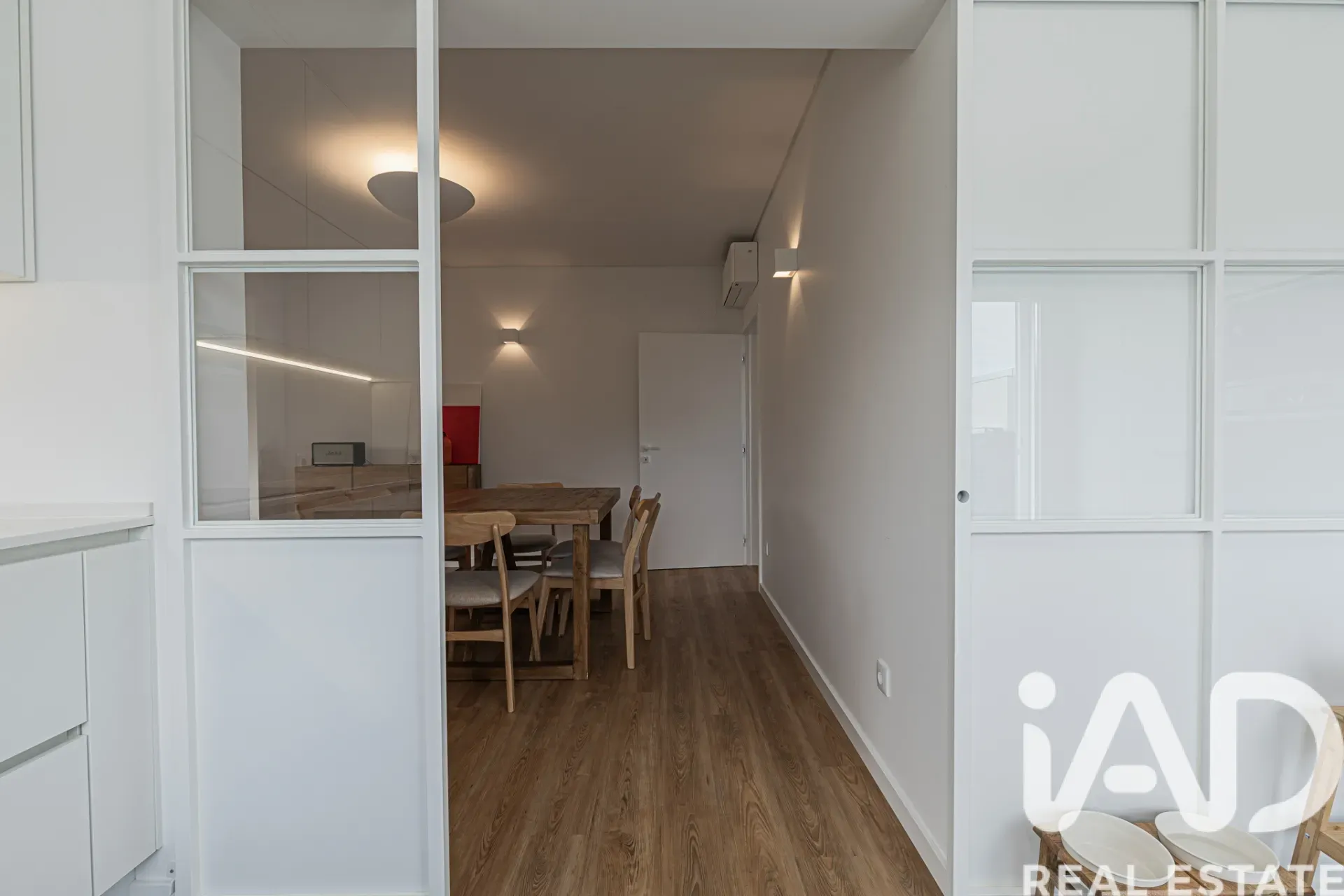 Modern 4-Bedroom House with Garden and Terrace in Lagoa, Portugal - View image 28 of 40