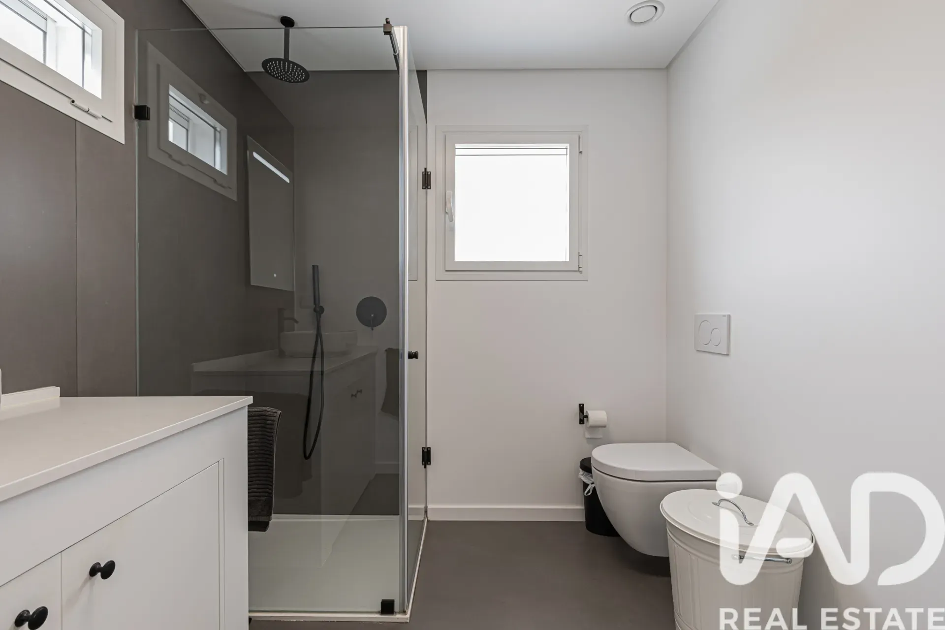 Modern 4-Bedroom House with Garden and Terrace in Lagoa, Portugal - View image 32 of 40