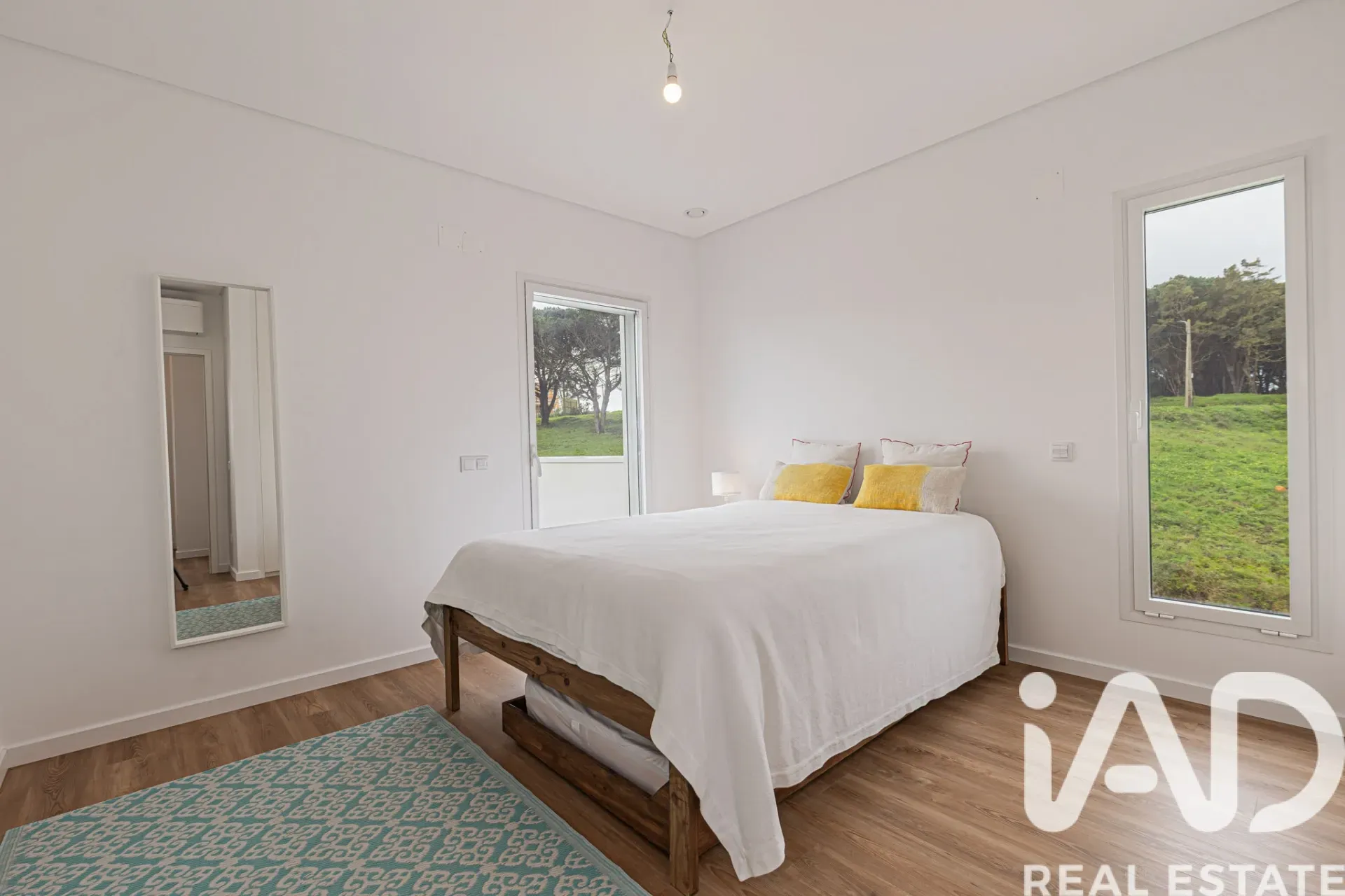 Modern 4-Bedroom House with Garden and Terrace in Lagoa, Portugal - View image 35 of 40