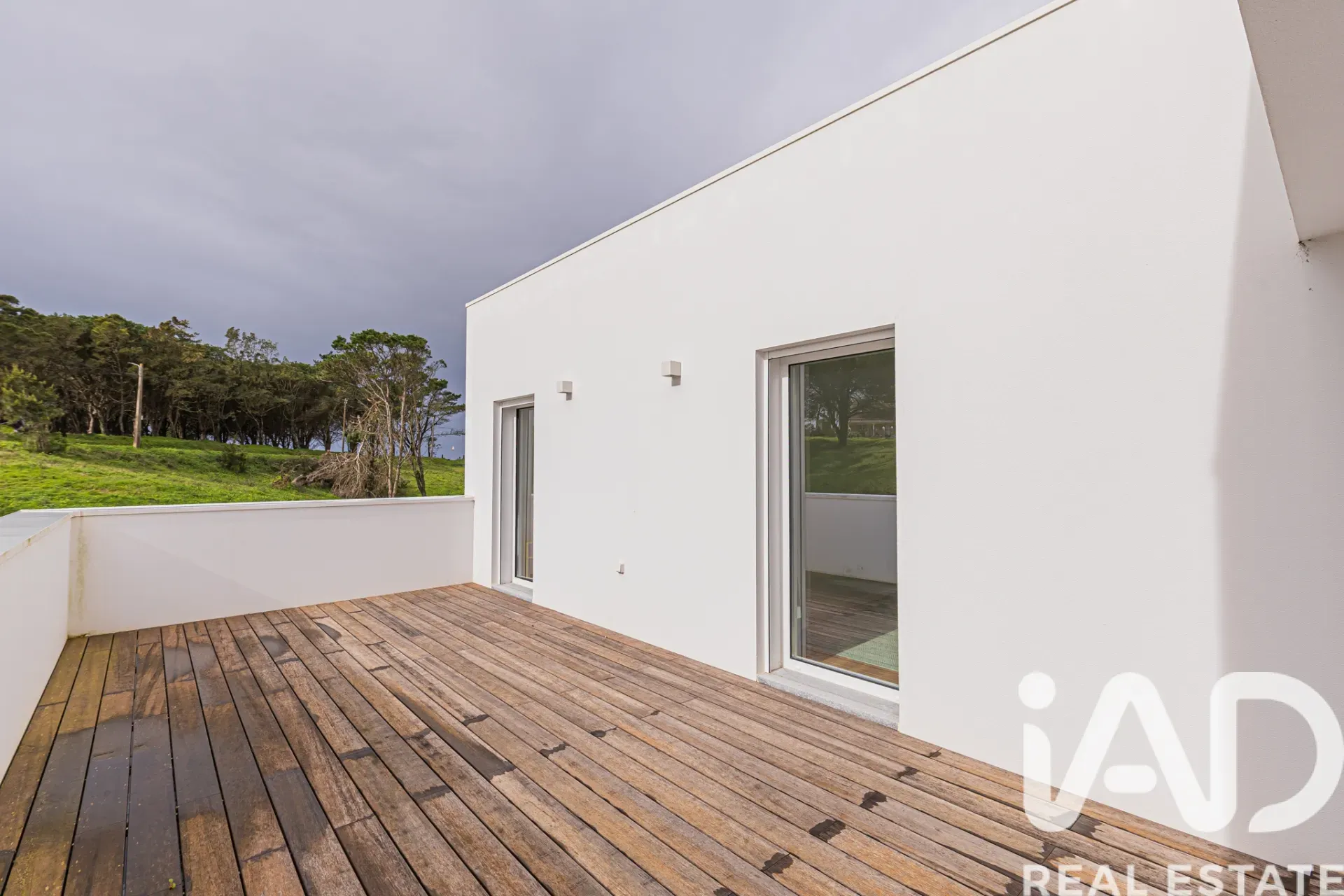 Modern 4-Bedroom House with Garden and Terrace in Lagoa, Portugal - View image 36 of 40