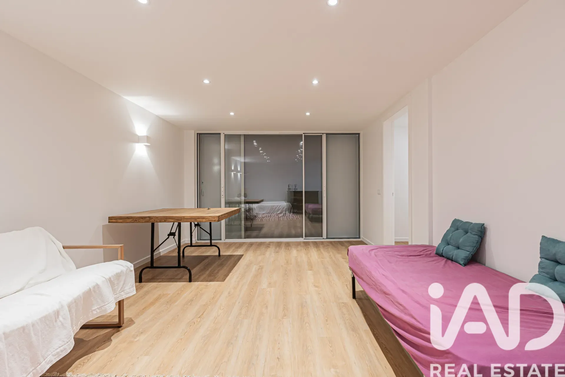 Modern 4-Bedroom House with Garden and Terrace in Lagoa, Portugal - View image 38 of 40