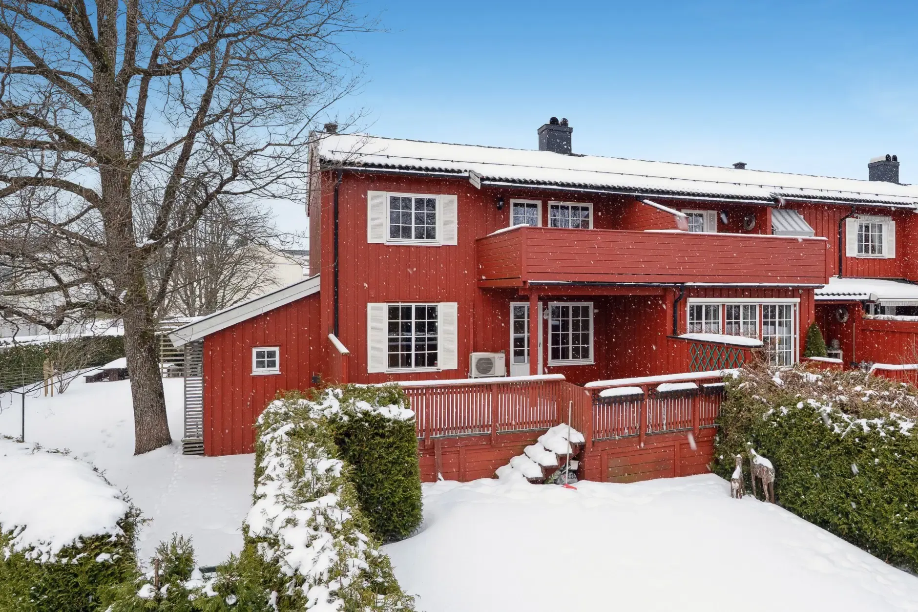 1970s Sandefjord Townhouse with 3 Bedrooms and Renovation Potential - Image 2