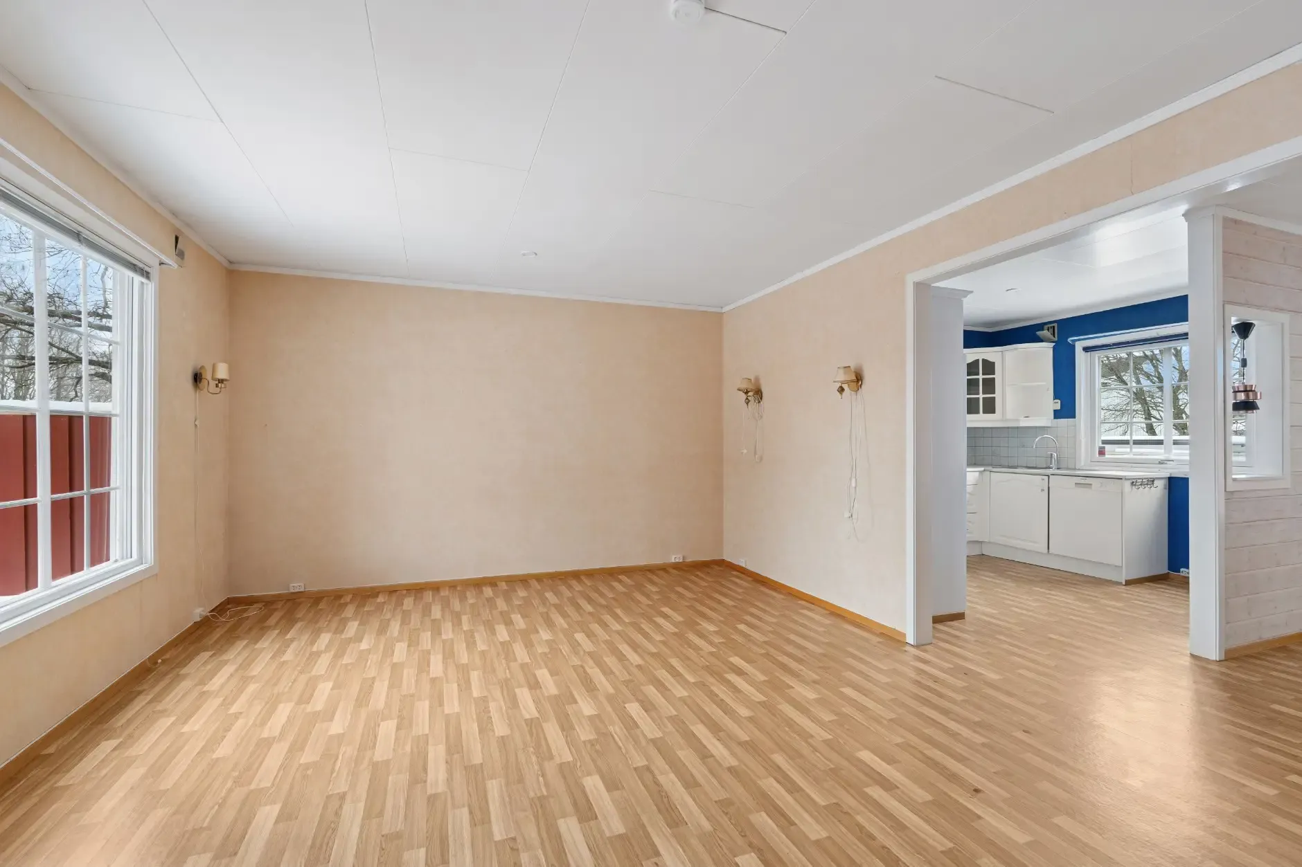 1970s Sandefjord Townhouse with 3 Bedrooms and Renovation Potential - Image 4