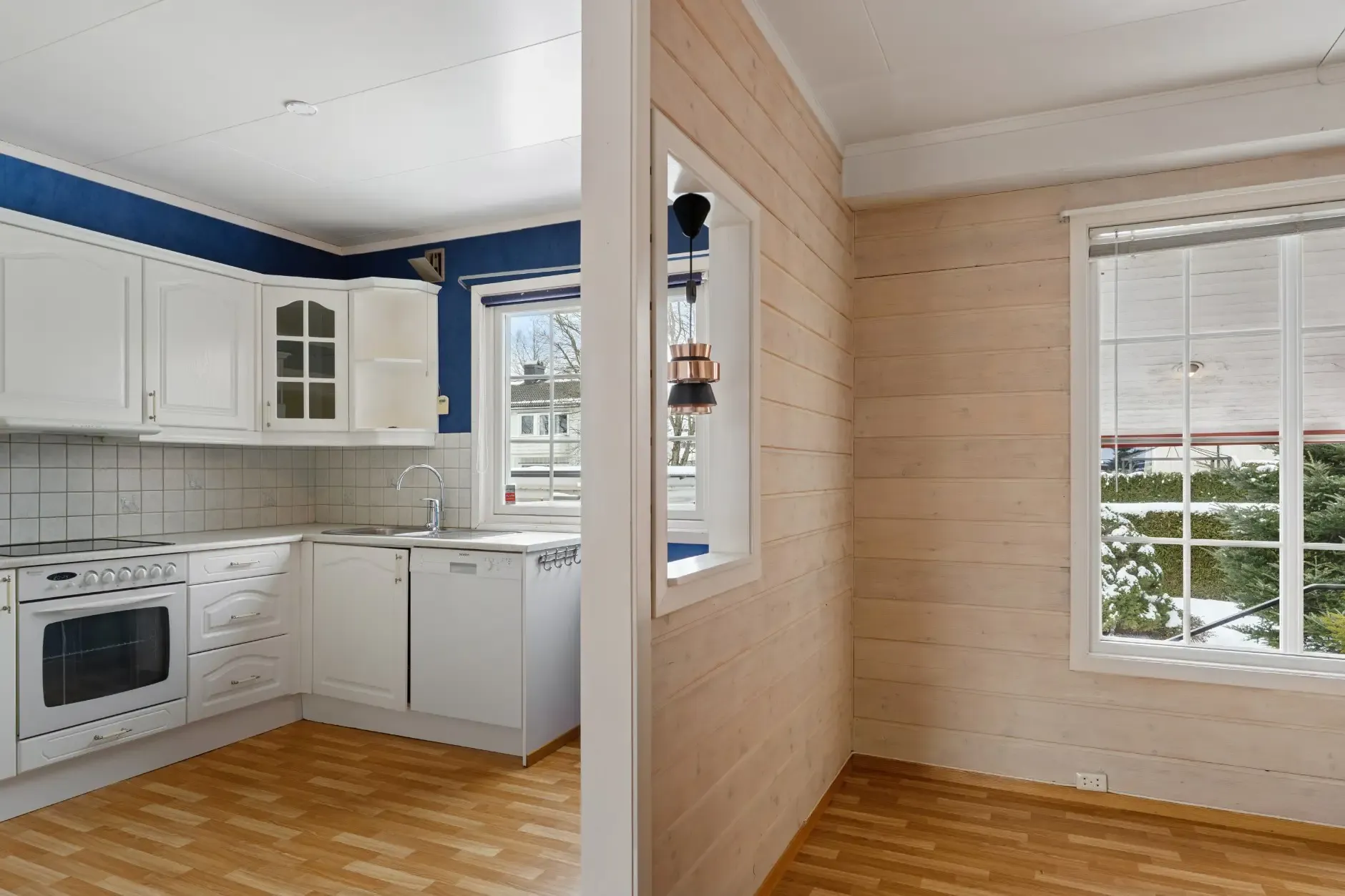 1970s Sandefjord Townhouse with 3 Bedrooms and Renovation Potential - View image 9 of 30