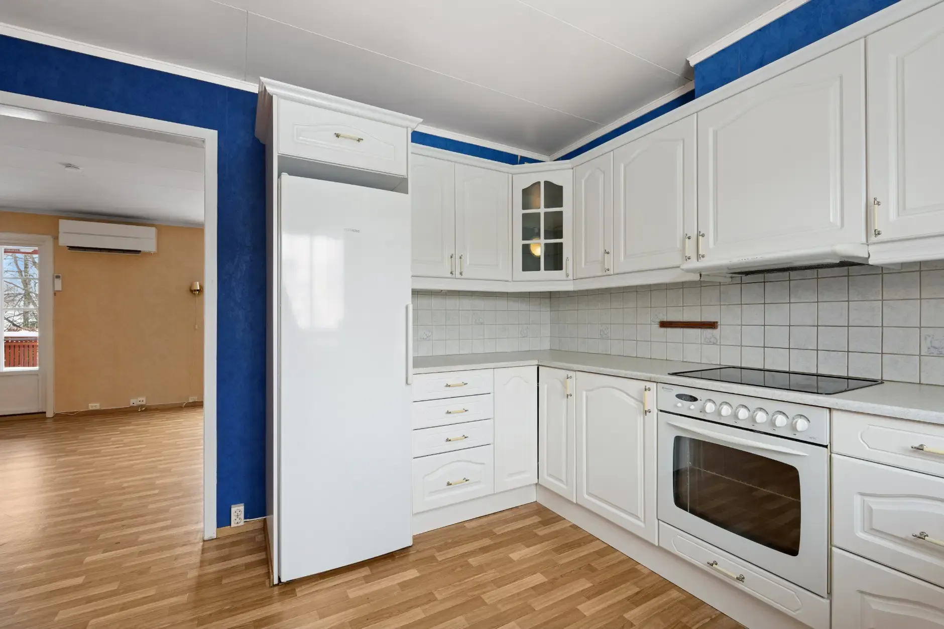 1970s Sandefjord Townhouse with 3 Bedrooms and Renovation Potential - View image 11 of 30