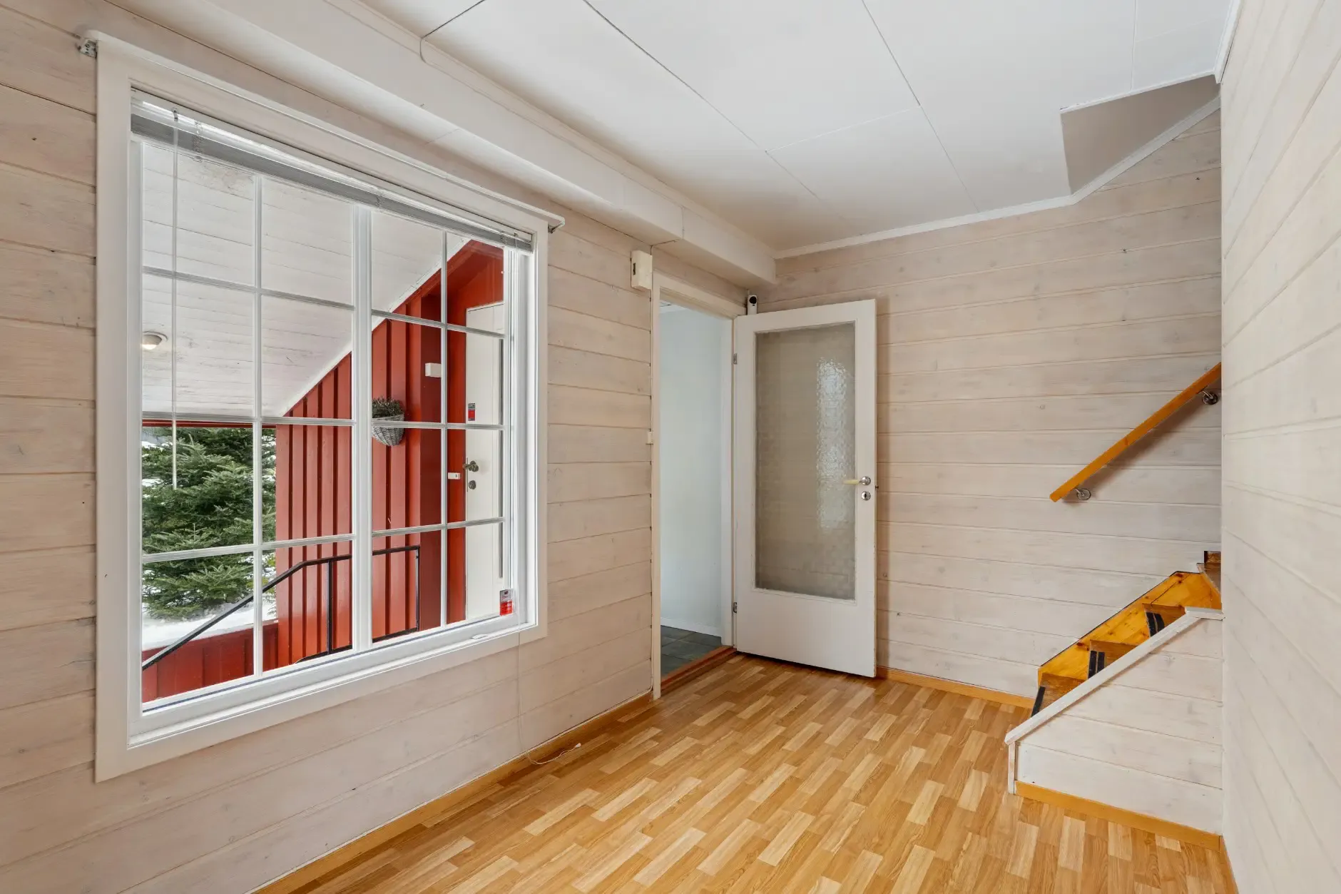 1970s Sandefjord Townhouse with 3 Bedrooms and Renovation Potential - View image 12 of 30