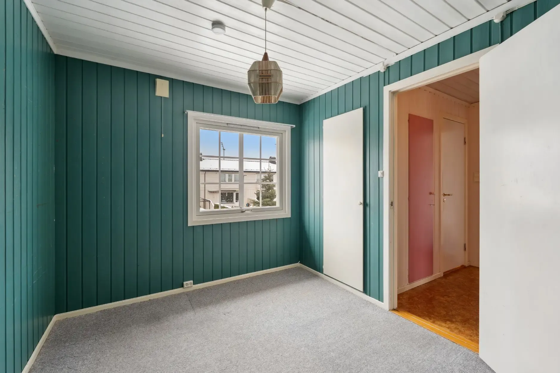 1970s Sandefjord Townhouse with 3 Bedrooms and Renovation Potential - View image 15 of 30