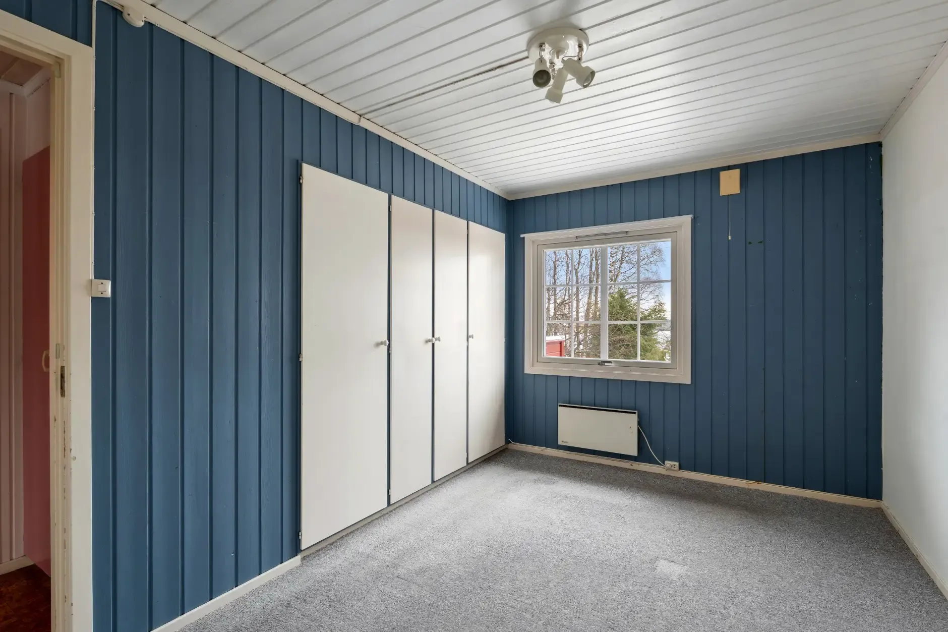 1970s Sandefjord Townhouse with 3 Bedrooms and Renovation Potential - View image 16 of 30
