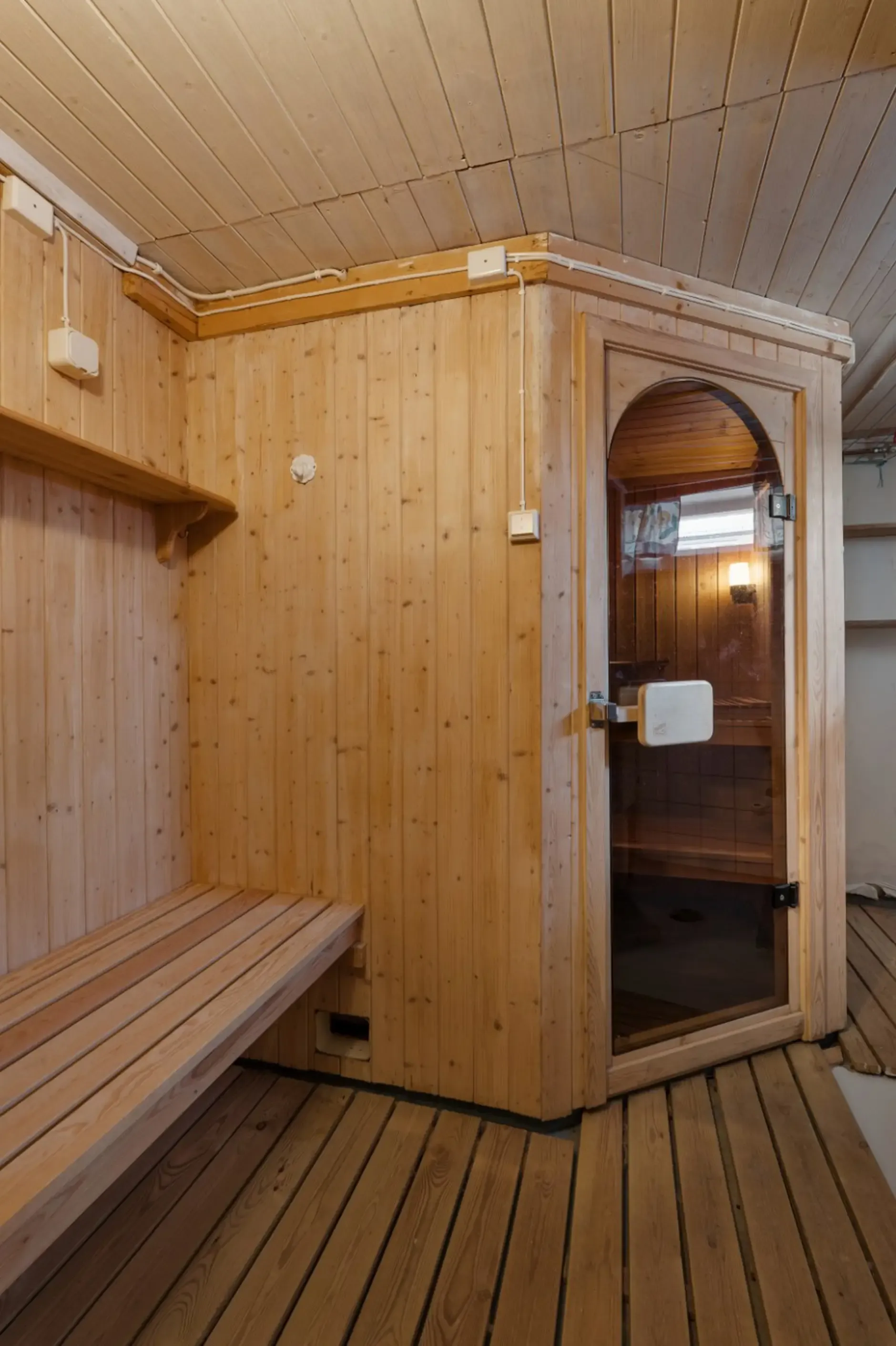 1970s Sandefjord Townhouse with 3 Bedrooms and Renovation Potential - View image 23 of 30