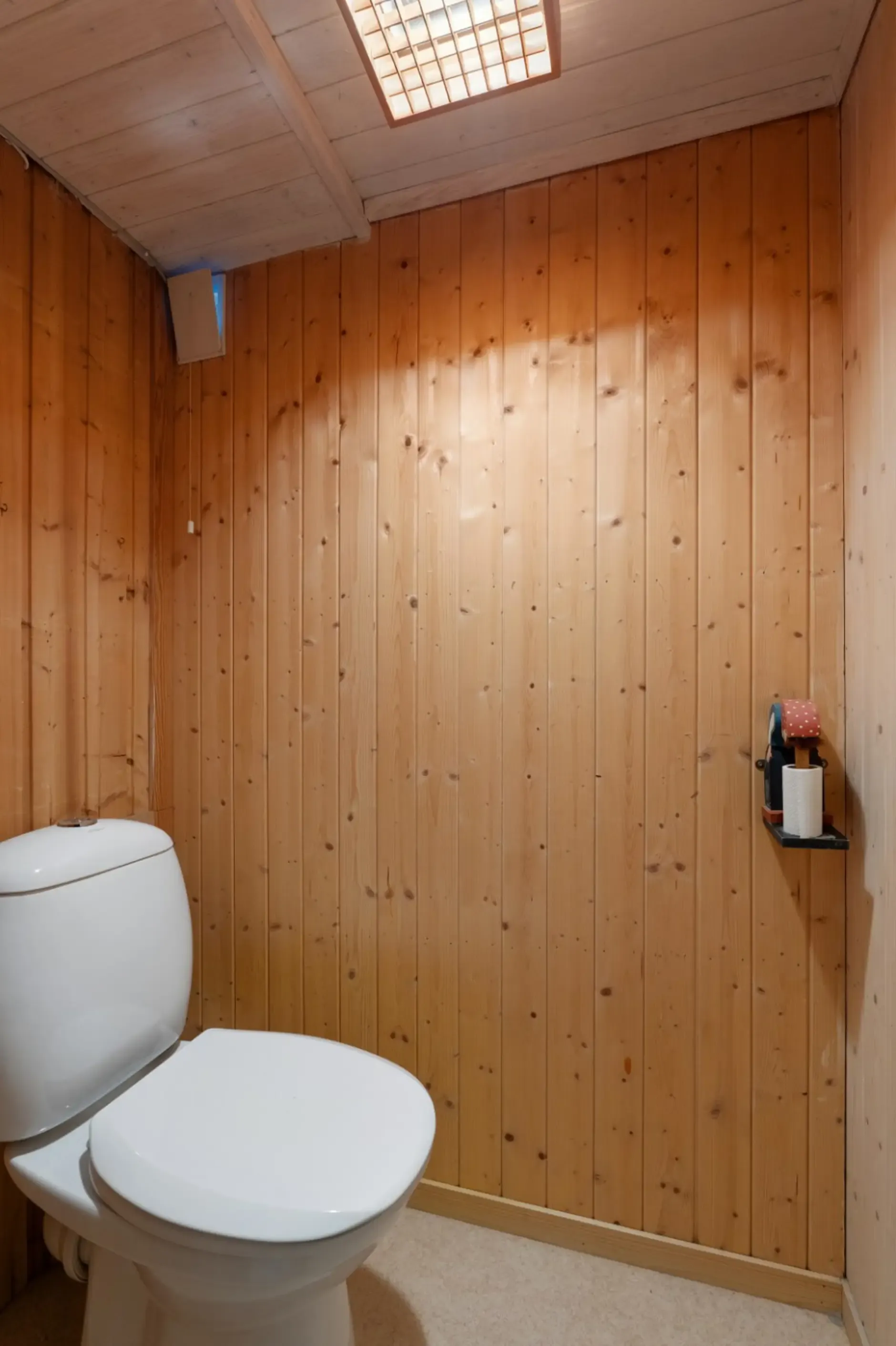 1970s Sandefjord Townhouse with 3 Bedrooms and Renovation Potential - View image 24 of 30