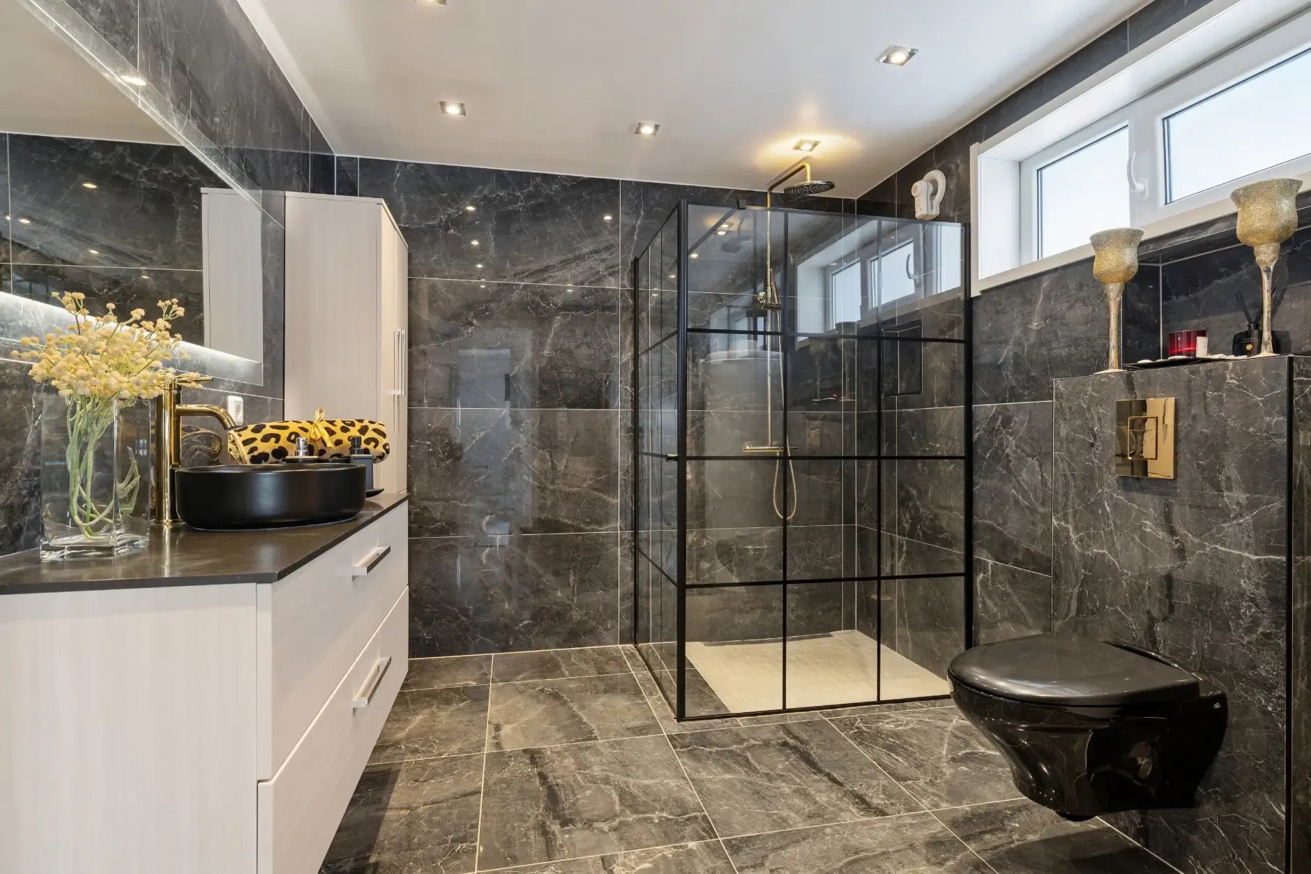 Spacious 1960s House in Heistad with Garden and Dual Kitchens - View image 16 of 35