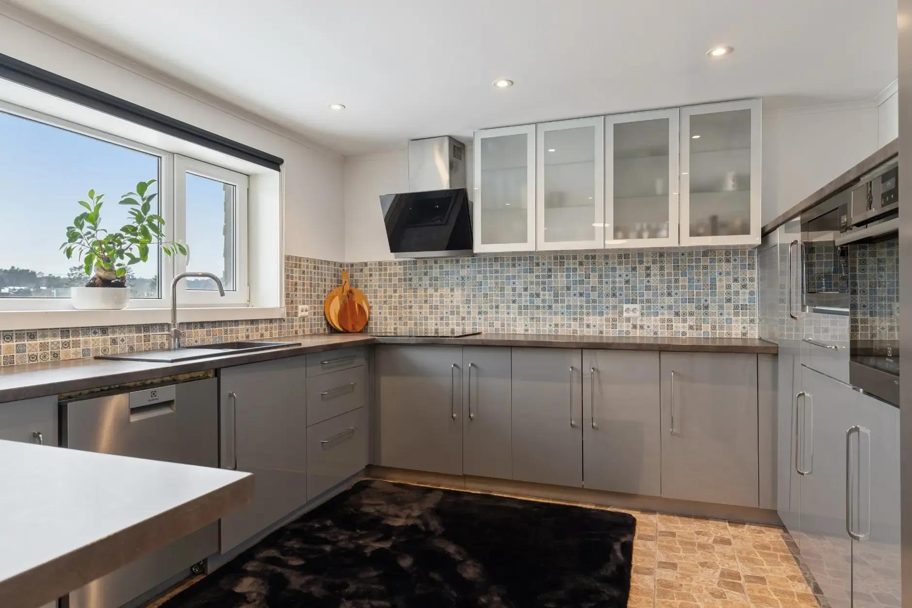 Spacious 1960s House in Heistad with Garden and Dual Kitchens - View image 26 of 35