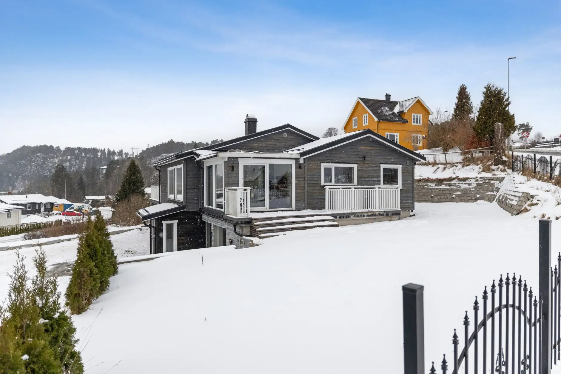 Spacious 1960s House in Heistad with Garden and Dual Kitchens - View image 33 of 35