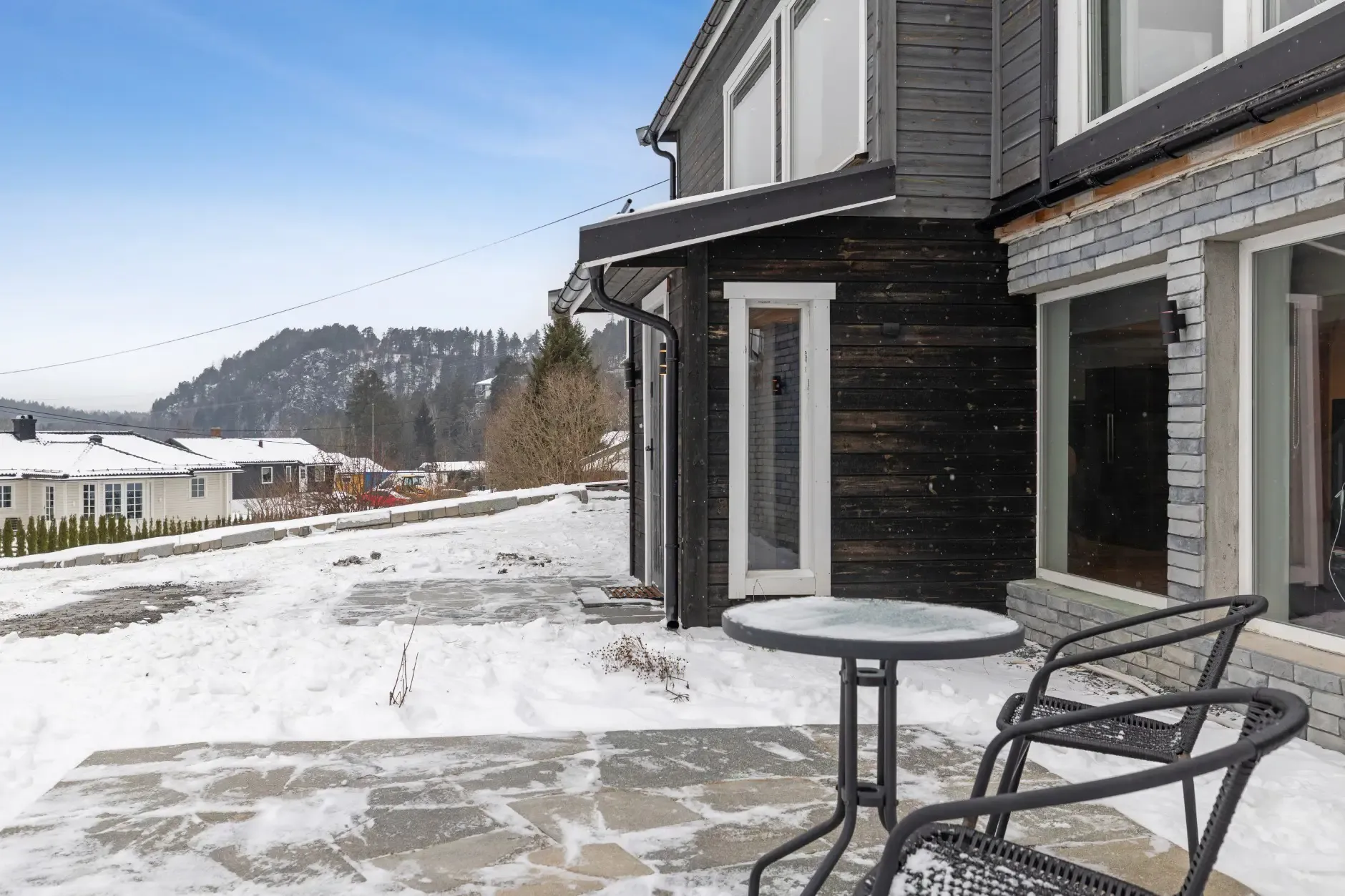 Spacious 1960s House in Heistad with Garden and Dual Kitchens - View image 34 of 35