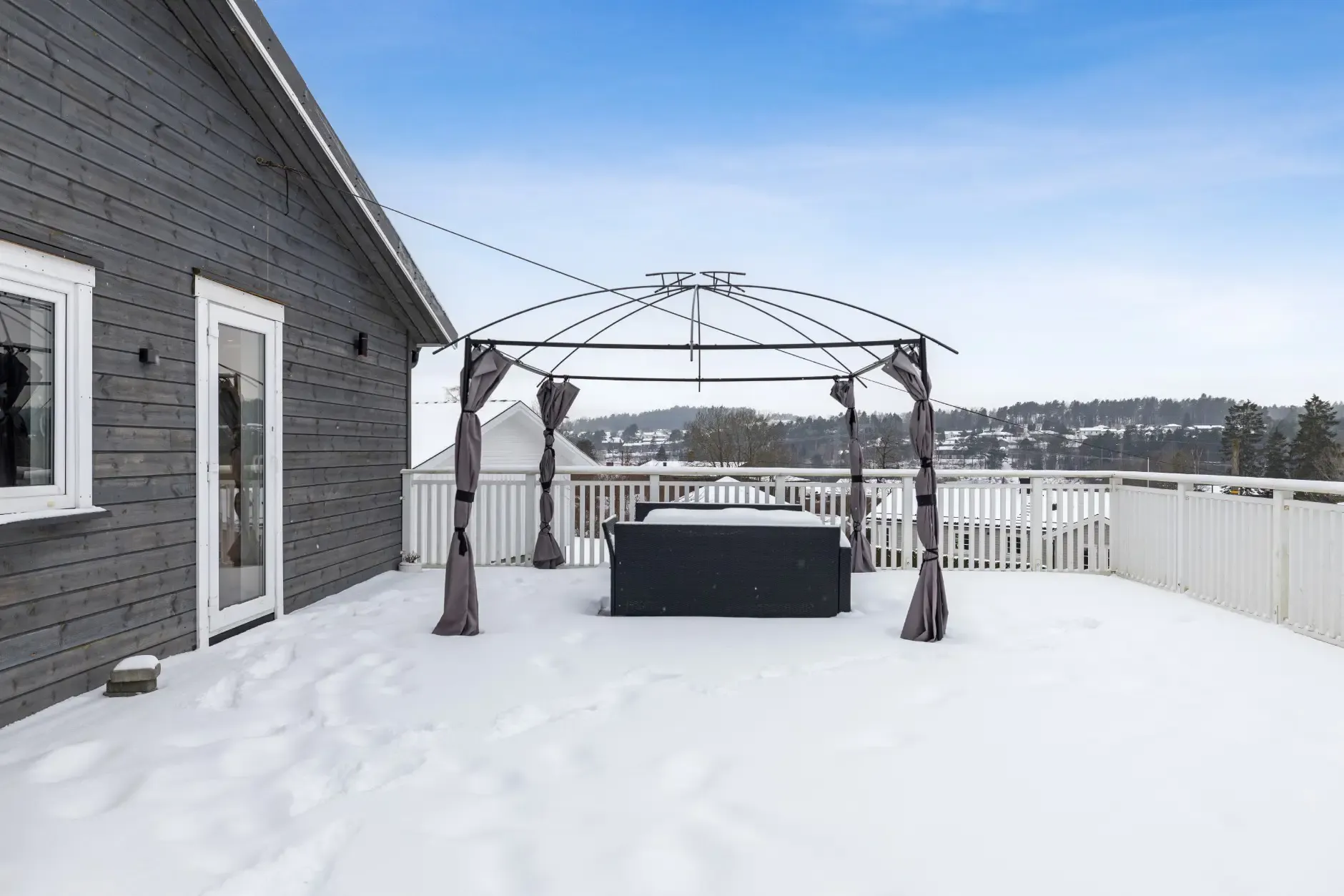 Spacious 1960s House in Heistad with Garden and Dual Kitchens - View image 35 of 35