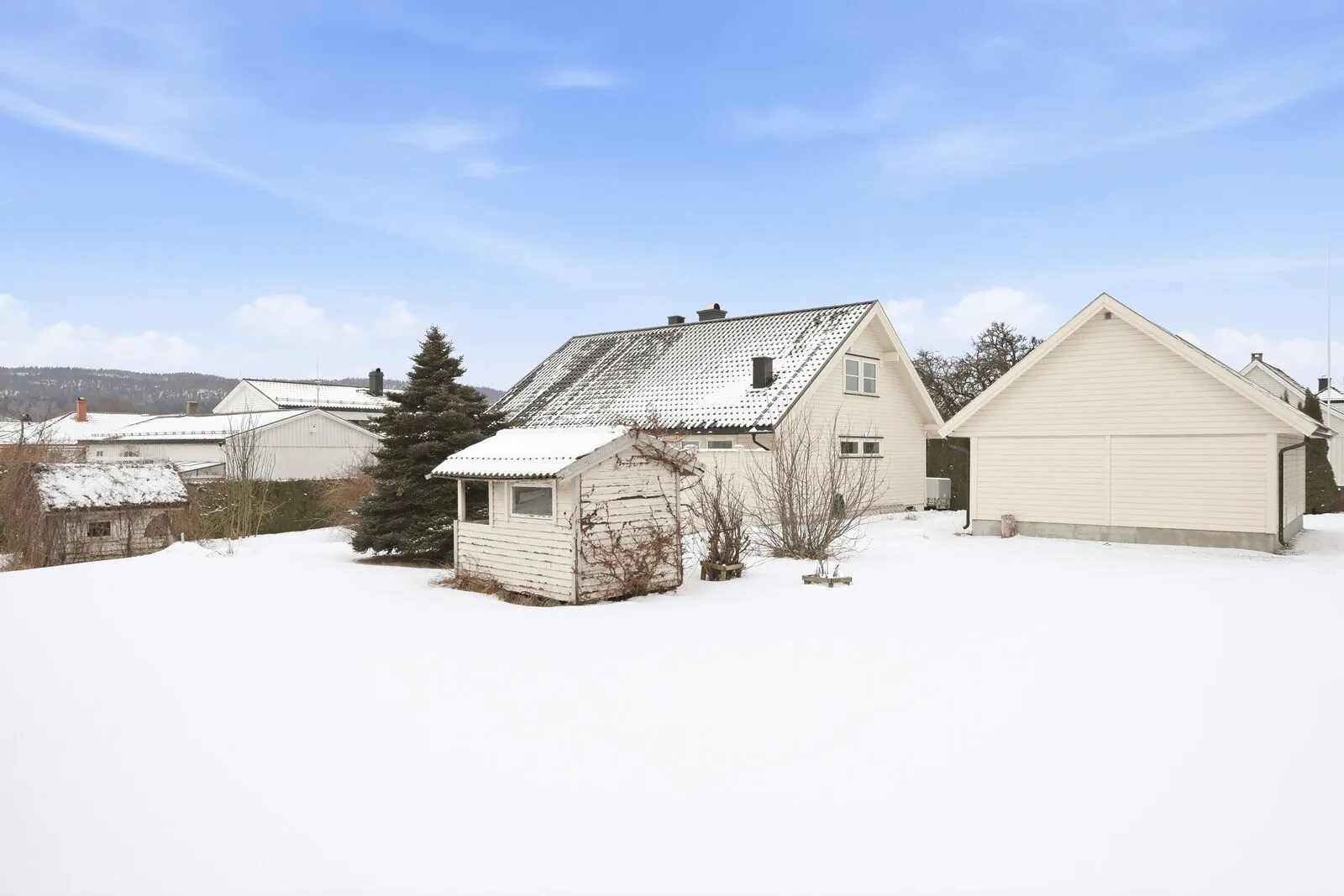 Architect-Designed 4-Bedroom House with Double Garage in Skien, Norway - Image 5