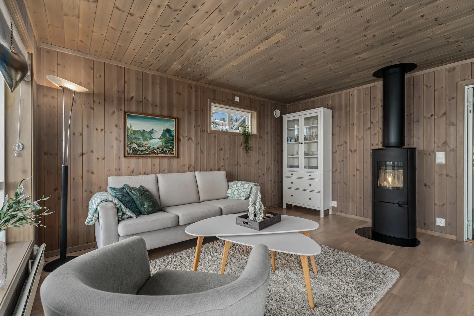 Modern 2-Bedroom Ski-in/Ski-out Cabin with Terrace in Norway - Image 5