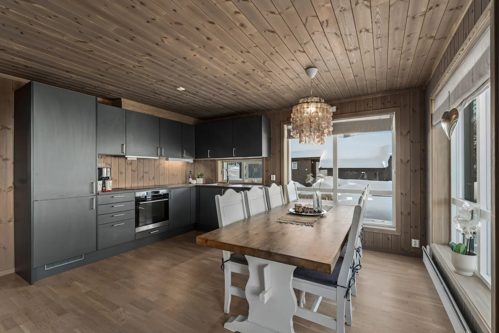 Modern 2-Bedroom Ski-in/Ski-out Cabin with Terrace in Norway - View image 8 of 33