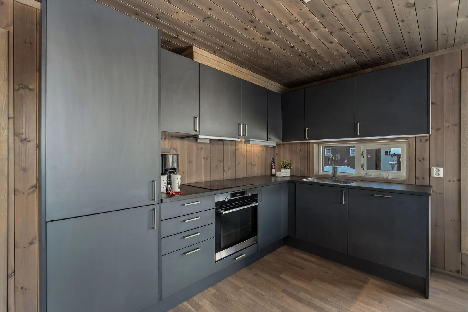 Modern 2-Bedroom Ski-in/Ski-out Cabin with Terrace in Norway - View image 9 of 33