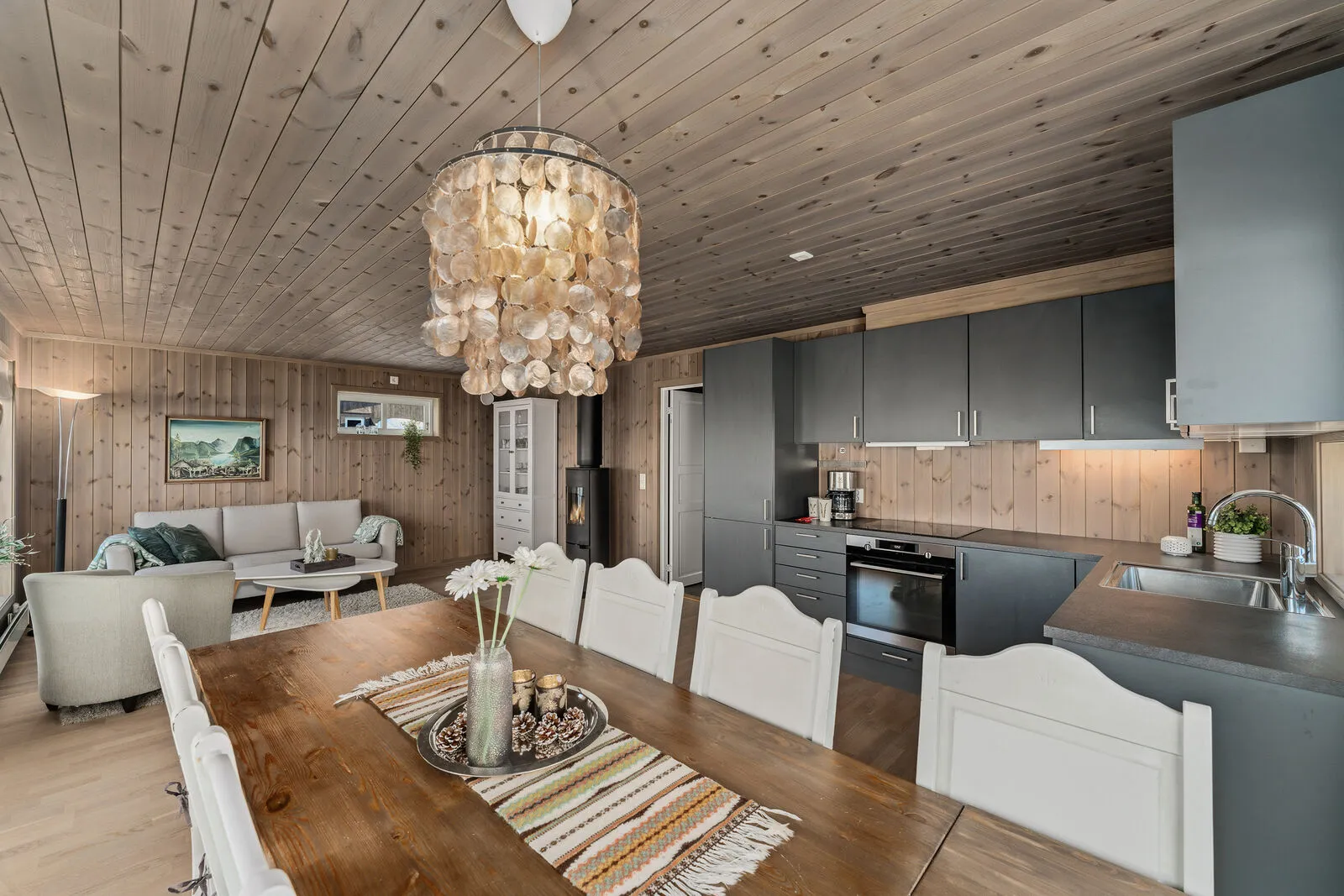 Modern 2-Bedroom Ski-in/Ski-out Cabin with Terrace in Norway - View image 10 of 33