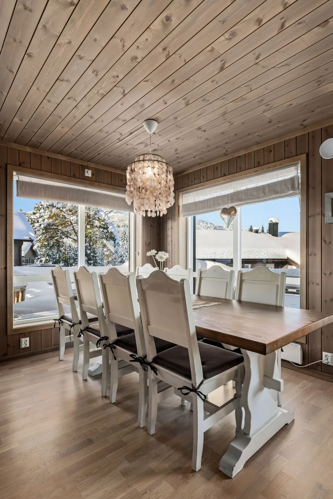 Modern 2-Bedroom Ski-in/Ski-out Cabin with Terrace in Norway - View image 12 of 33