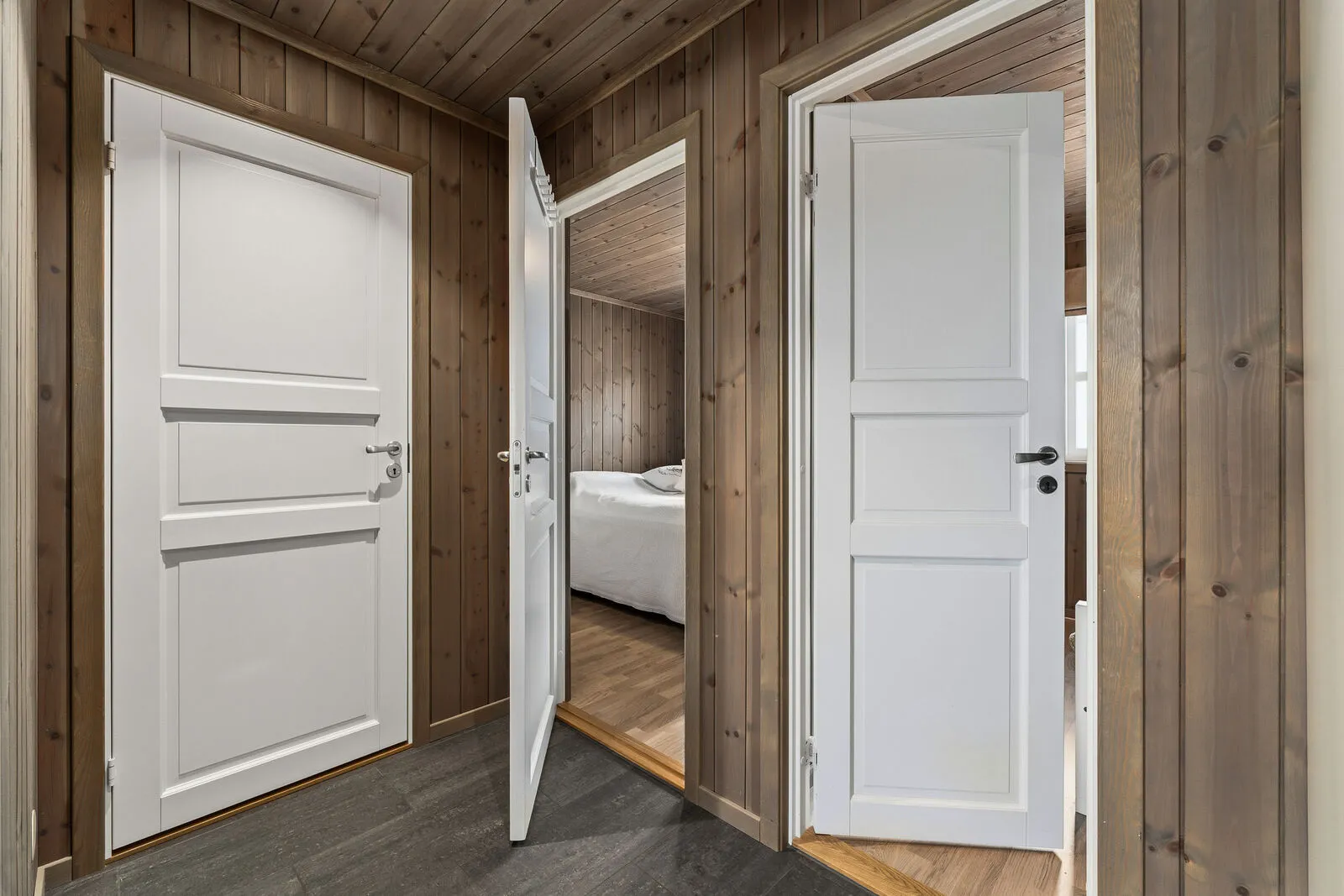 Modern 2-Bedroom Ski-in/Ski-out Cabin with Terrace in Norway - View image 15 of 33