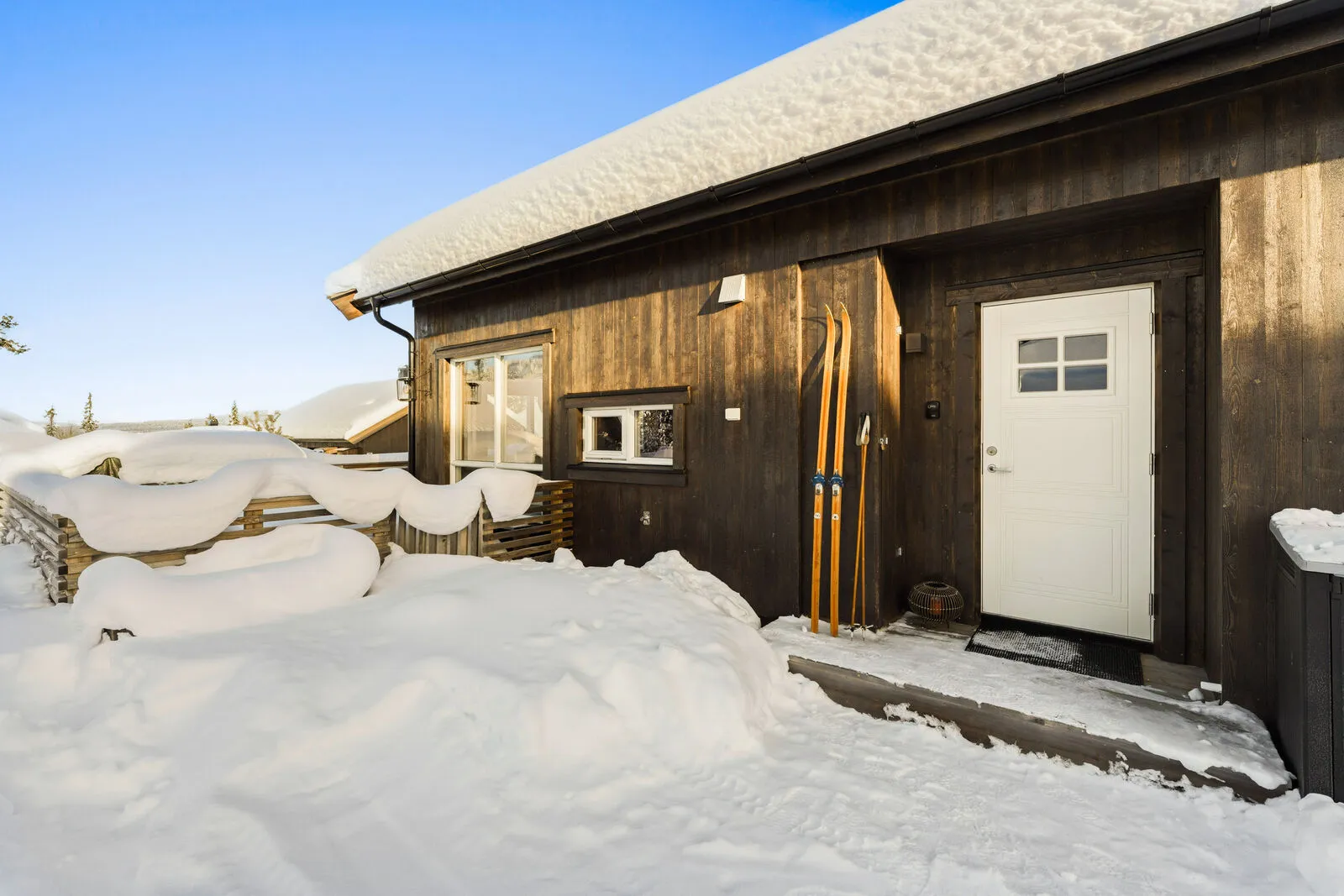 Modern 2-Bedroom Ski-in/Ski-out Cabin with Terrace in Norway - View image 26 of 33