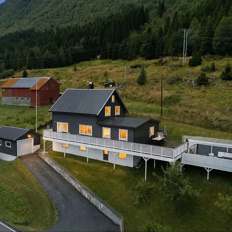 1950s 6-Bedroom House with Sea Views and Modern Upgrades in Fiksdal