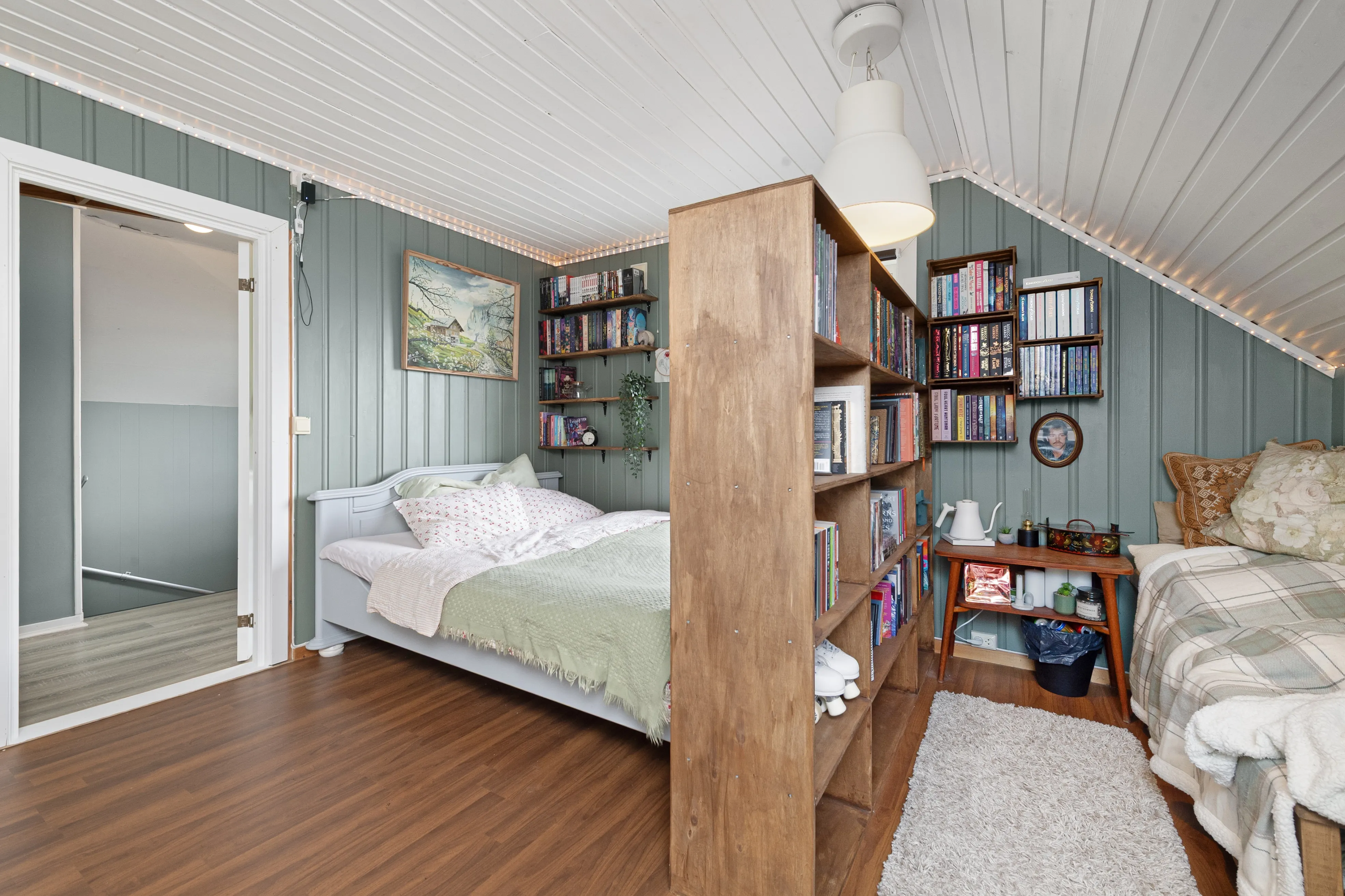 1950s 6-Bedroom House with Sea Views and Modern Upgrades in Fiksdal - View image 19 of 50