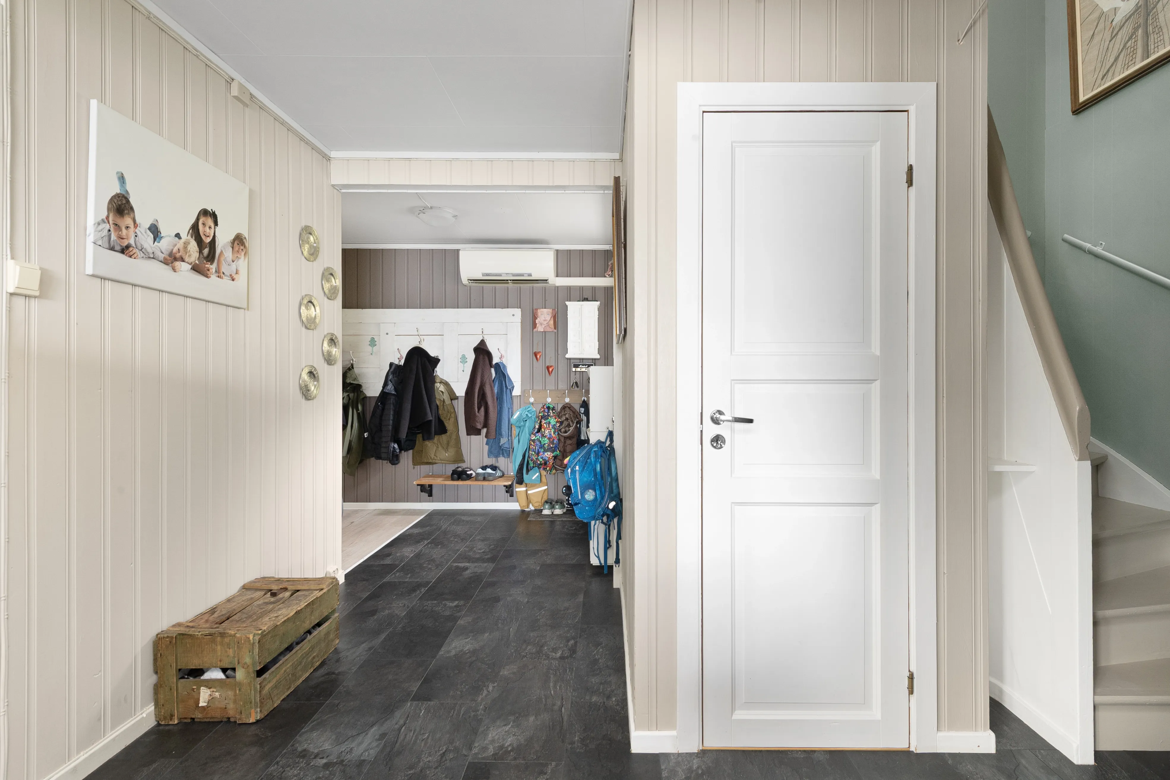 1950s 6-Bedroom House with Sea Views and Modern Upgrades in Fiksdal - View image 28 of 50