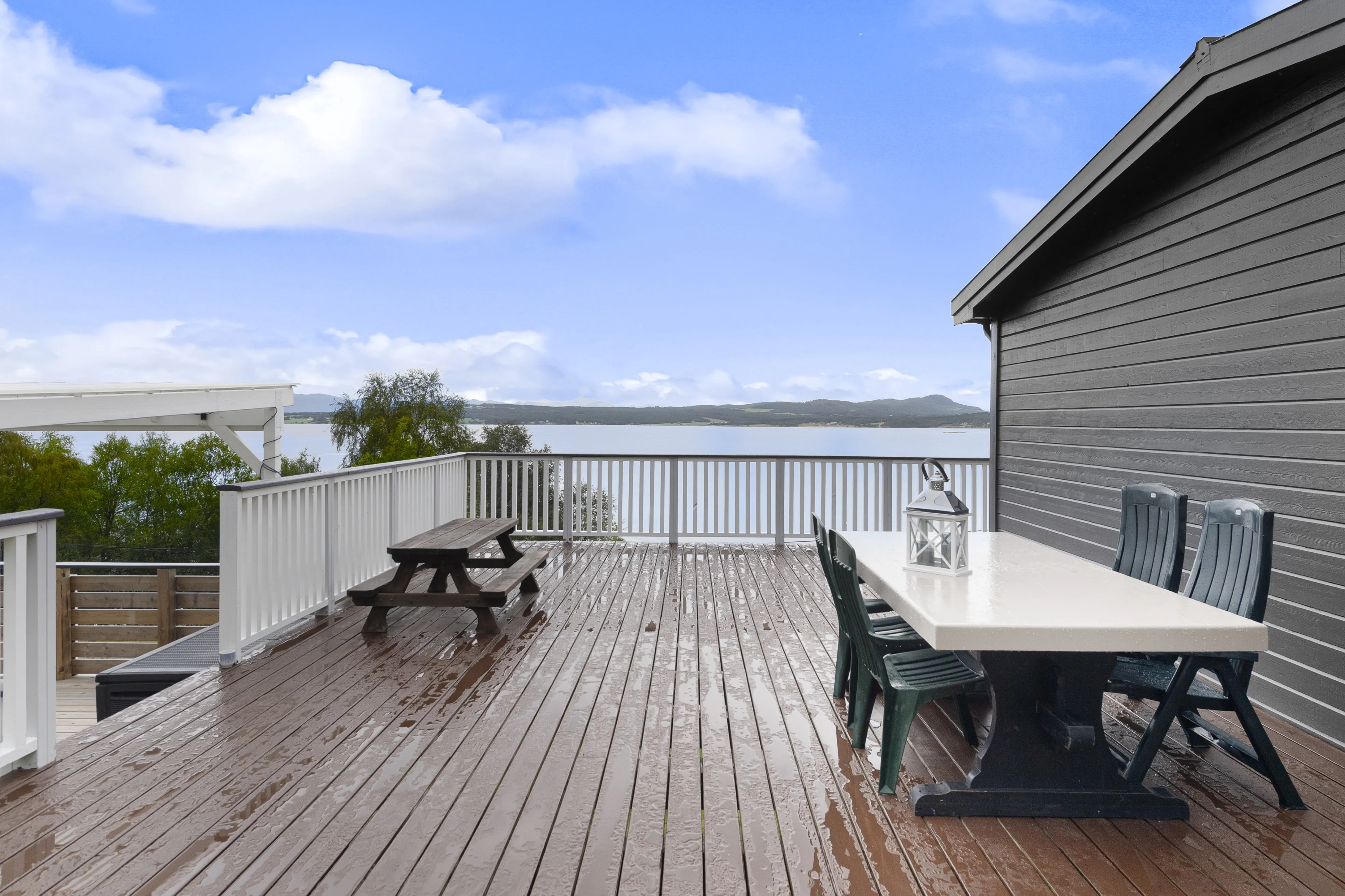 1950s 6-Bedroom House with Sea Views and Modern Upgrades in Fiksdal - View image 35 of 50