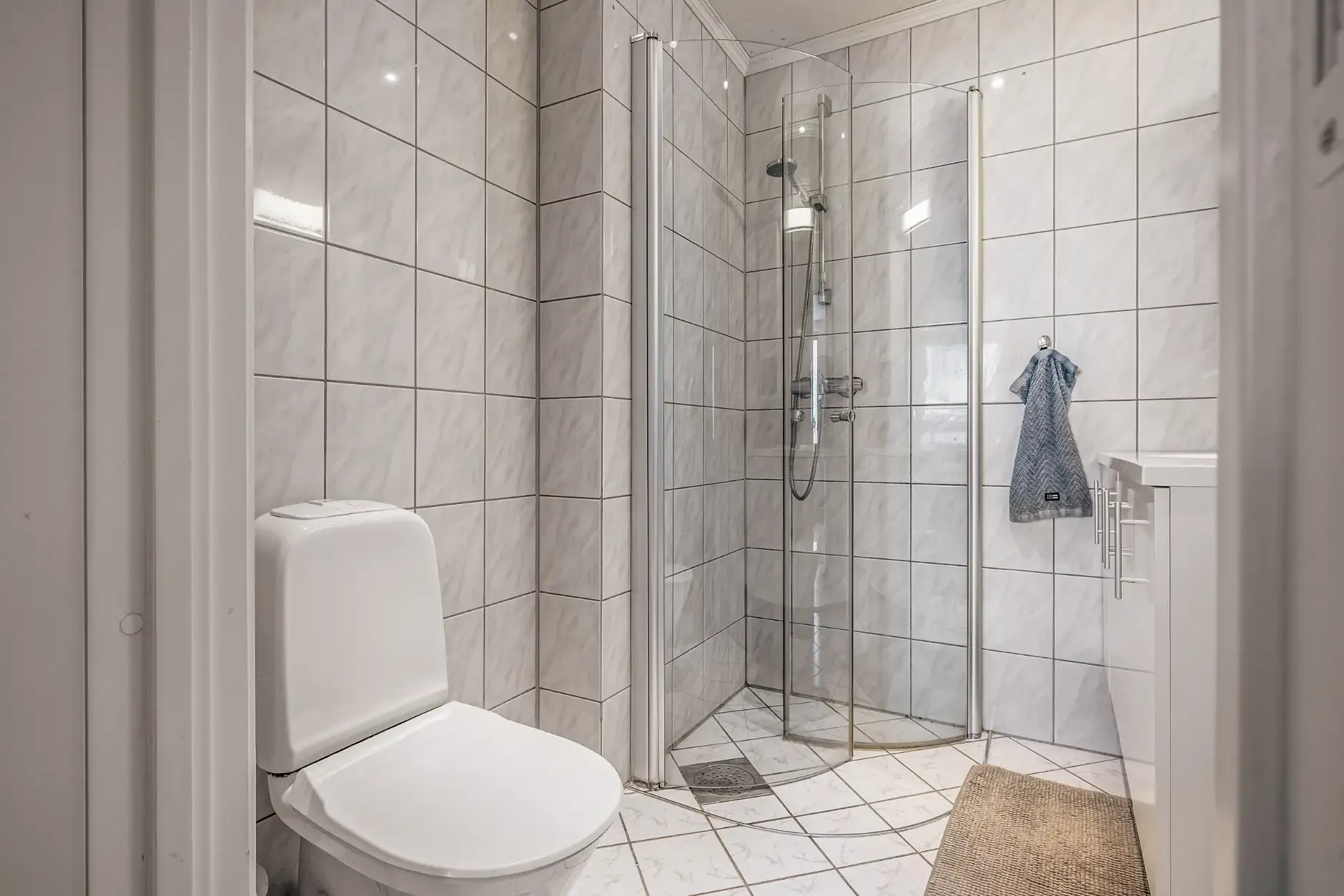 1929 Bergen Townhouse with Rental Income and Sunlit Balconies - View image 14 of 51