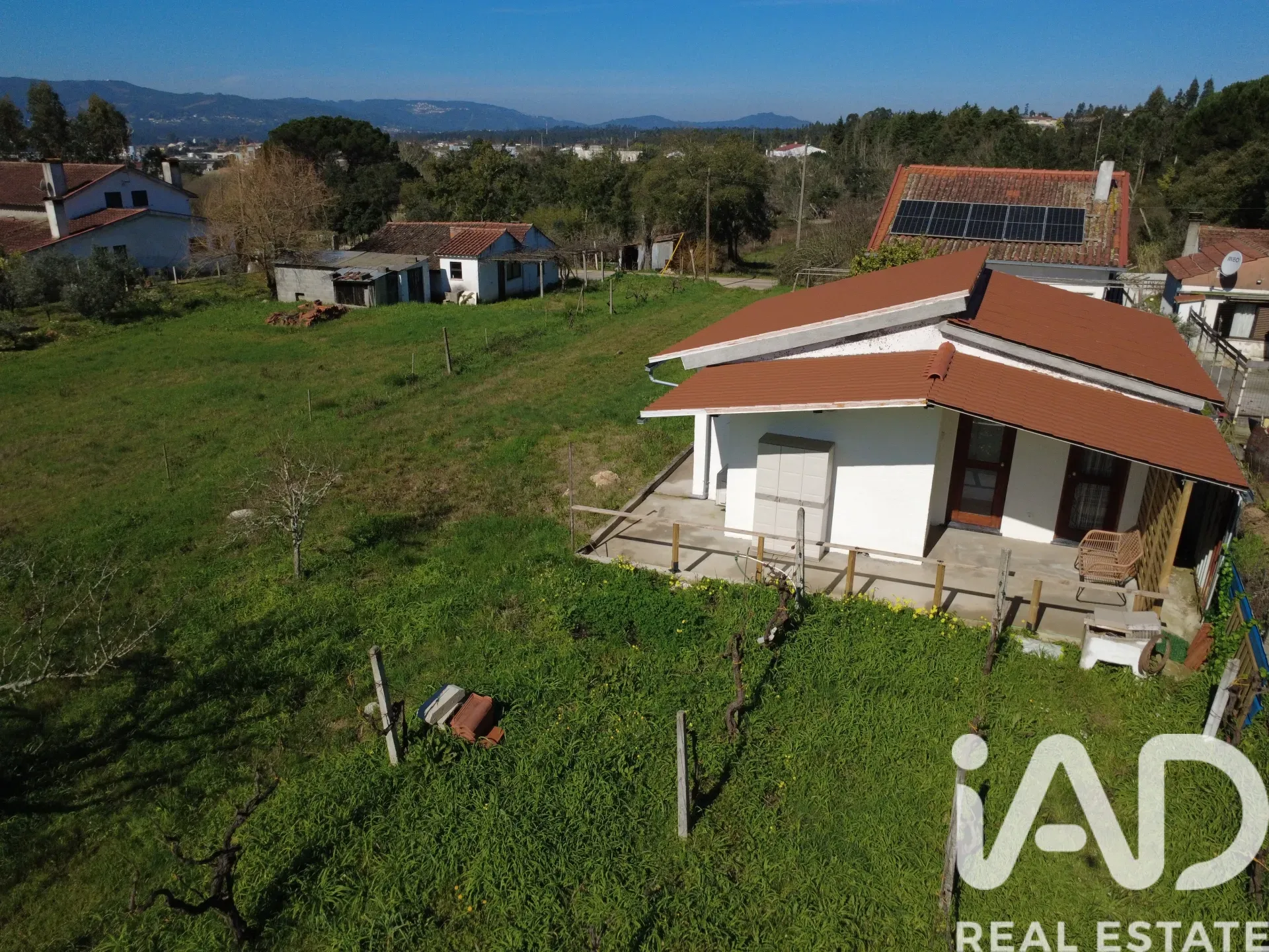 1980s Two-Bedroom Home with Expansive Garden in São Miguel de Poiares - View image 6 of 40
