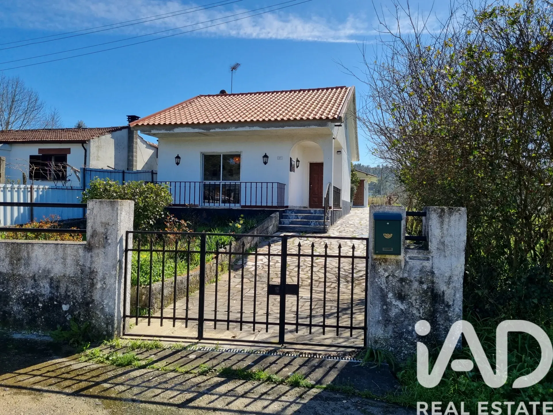 1980s Two-Bedroom Home with Expansive Garden in São Miguel de Poiares - View image 8 of 40