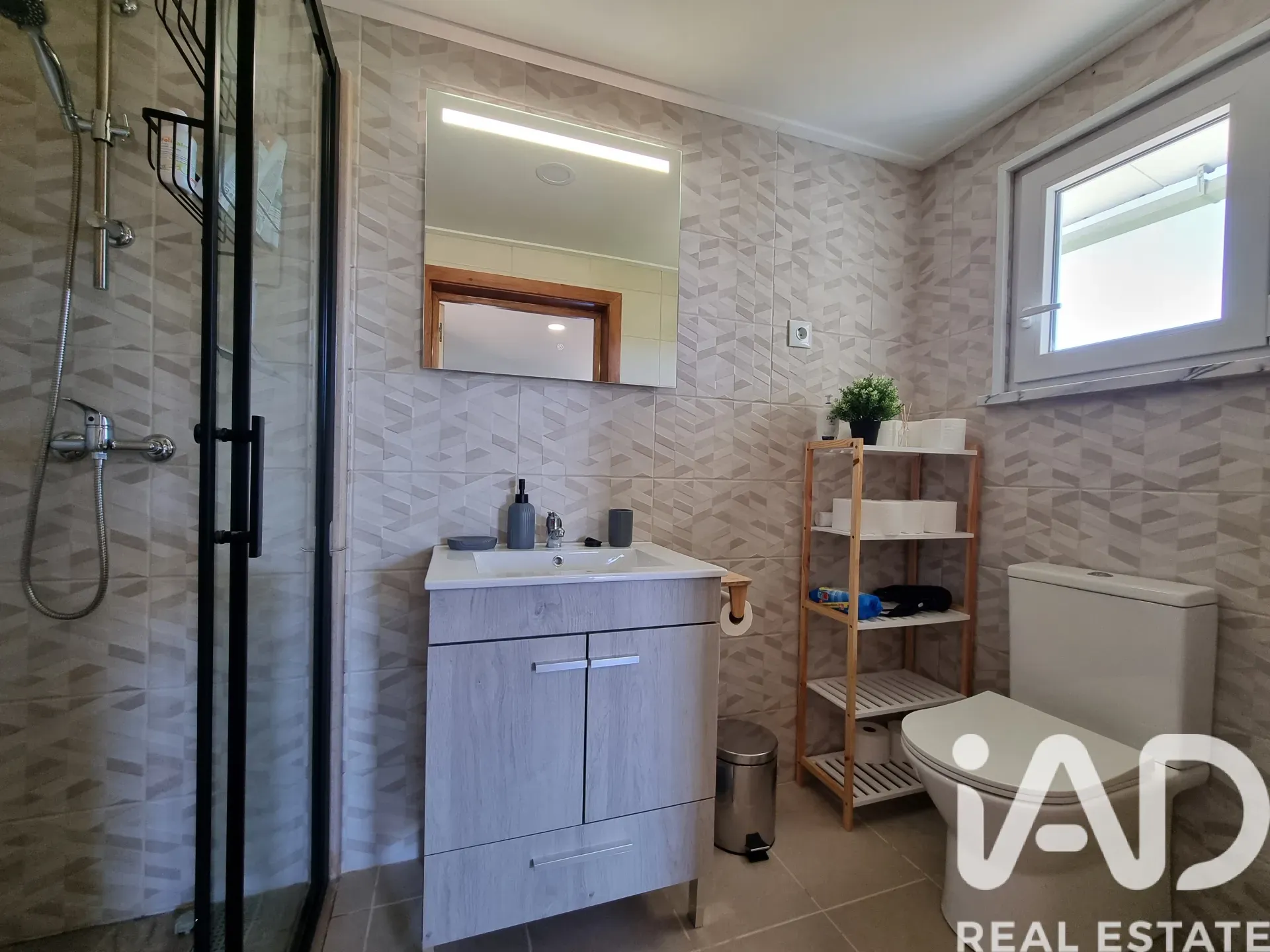 1980s Two-Bedroom Home with Expansive Garden in São Miguel de Poiares - View image 36 of 40