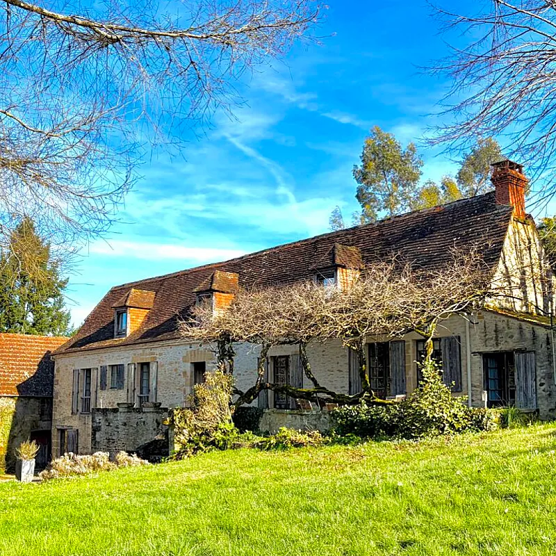 Family Retreat with Pool and Expansive Garden in Sarlat, France