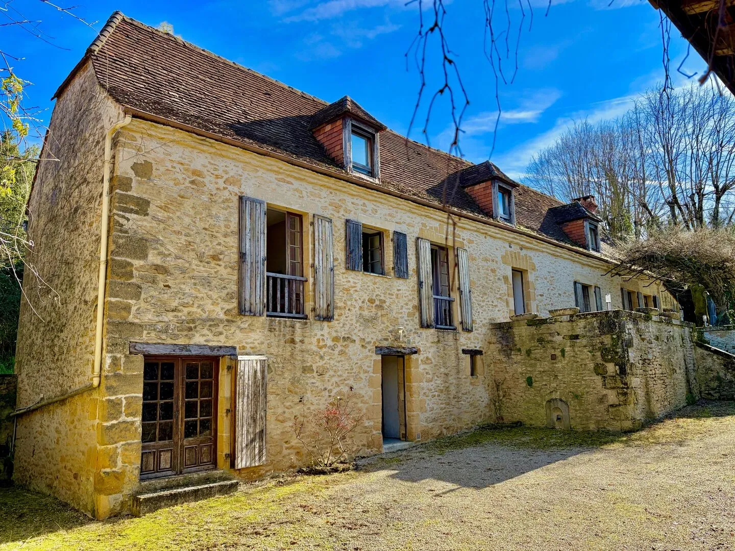 Family Retreat with Pool and Expansive Garden in Sarlat, France - Image 3
