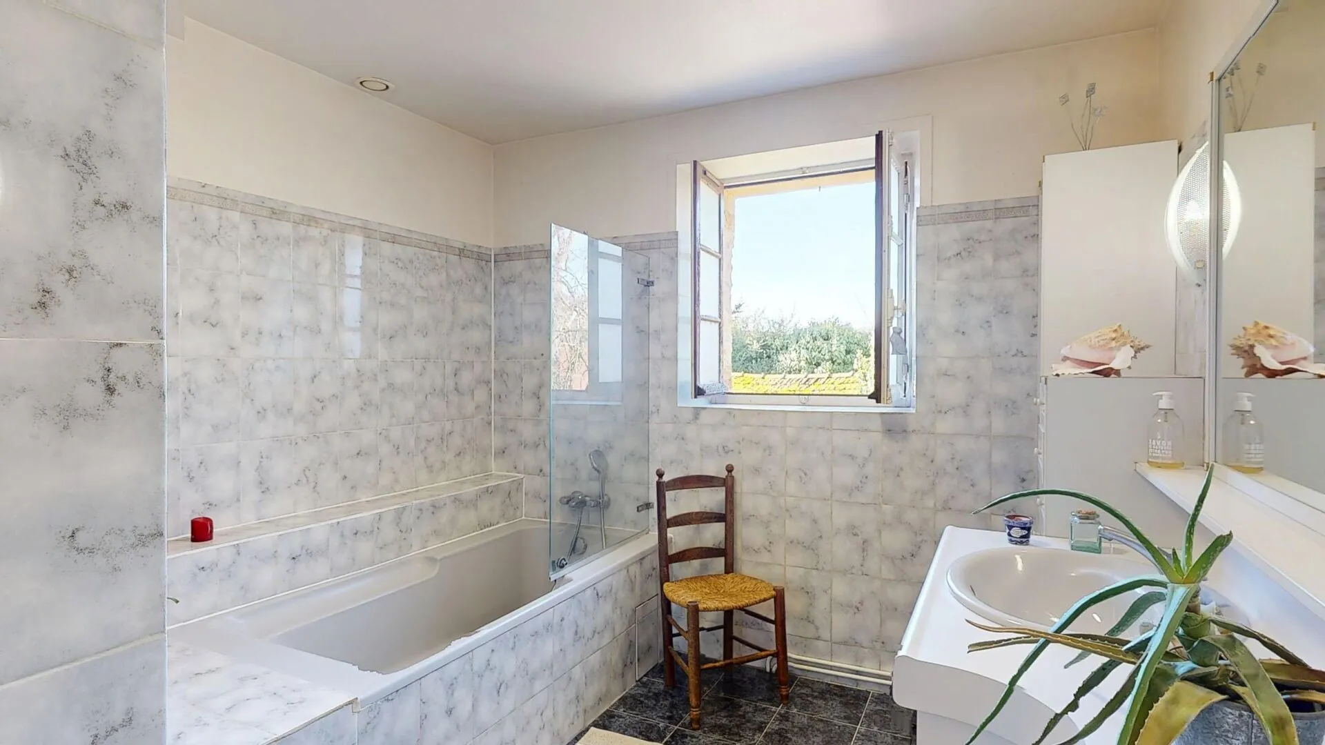 Family Retreat with Pool and Expansive Garden in Sarlat, France - View image 18 of 39