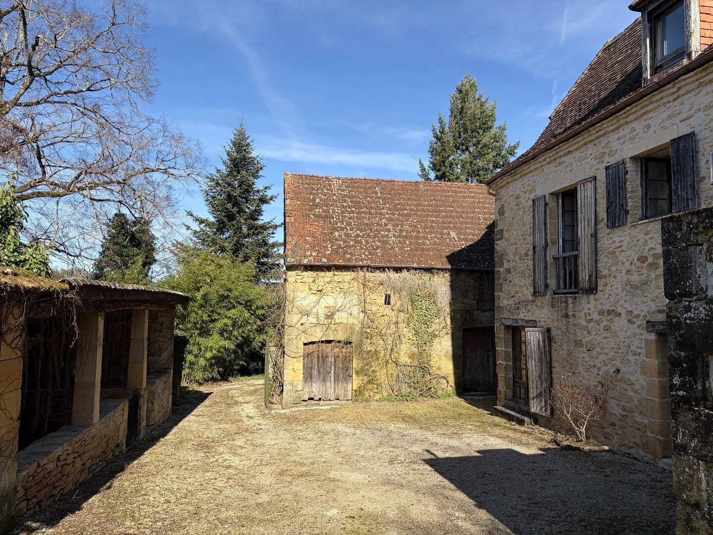 Family Retreat with Pool and Expansive Garden in Sarlat, France - View image 25 of 39