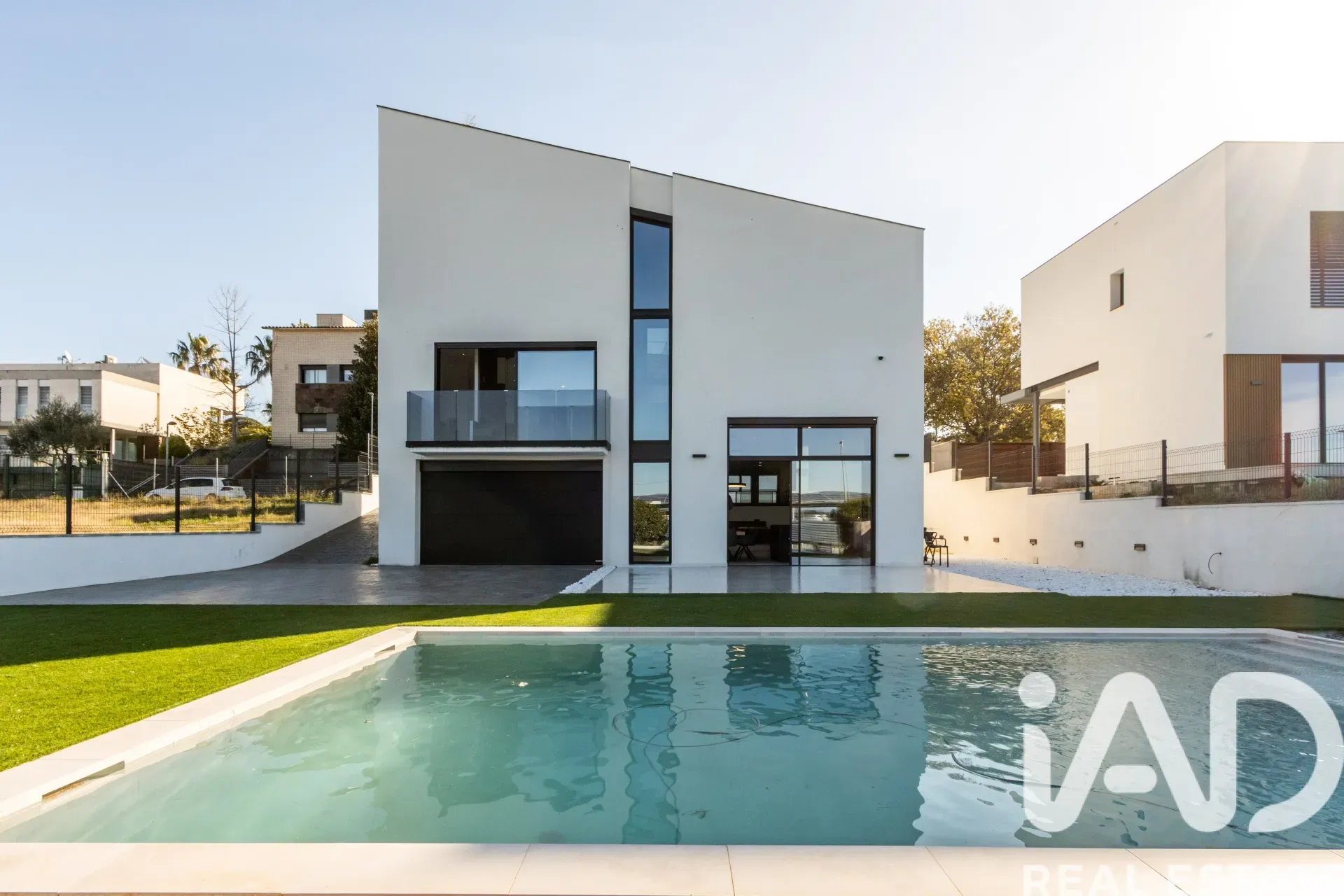 Modern 5-Bedroom House with Pool and Garden in Les Franqueses del Vallès - Image 1